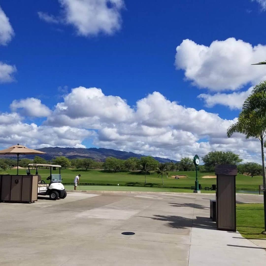 井上公造さんのインスタグラム写真 - (井上公造Instagram)「大好きな「ホアカレイ」。クラブハウスもプレオープンして、食事も食べられました。ロコモコのカレーかけ、美味しすぎました😆  #ハワイ  #ゴルフ  #ホアカレイカントリークラブ  #ロコモコ  #hawaii  #golf」5月16日 8時11分 - inouekozo39
