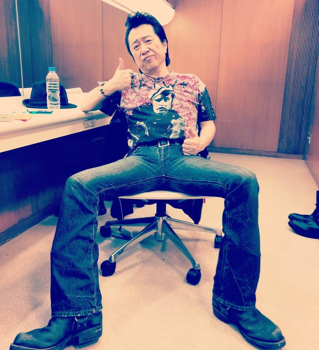 高橋ジョージさんのインスタグラム写真 - (高橋ジョージInstagram)「久々にTBS来た。まだ解禁になってないから番組名言えないけど、ハーレー持ち込んで最高の絵が撮れた。リッキーからもらったマーロンブランドのお気に入りのシャツ。 #虎舞竜 #高橋ジョージ #ロード #愛的故事上集 #リーゼント #ハーレーダビッドソン #サンダンス #マーロンブランド #ヒステリックグラマー  #ウエスコブーツ  #TBS #toraburyu #rocknroll #road #harleydavidson ＃sundance #greaser #pomade #renon #rocknroll  #rockabilly #biker #ftw」5月16日 8時22分 - george_toraburyu