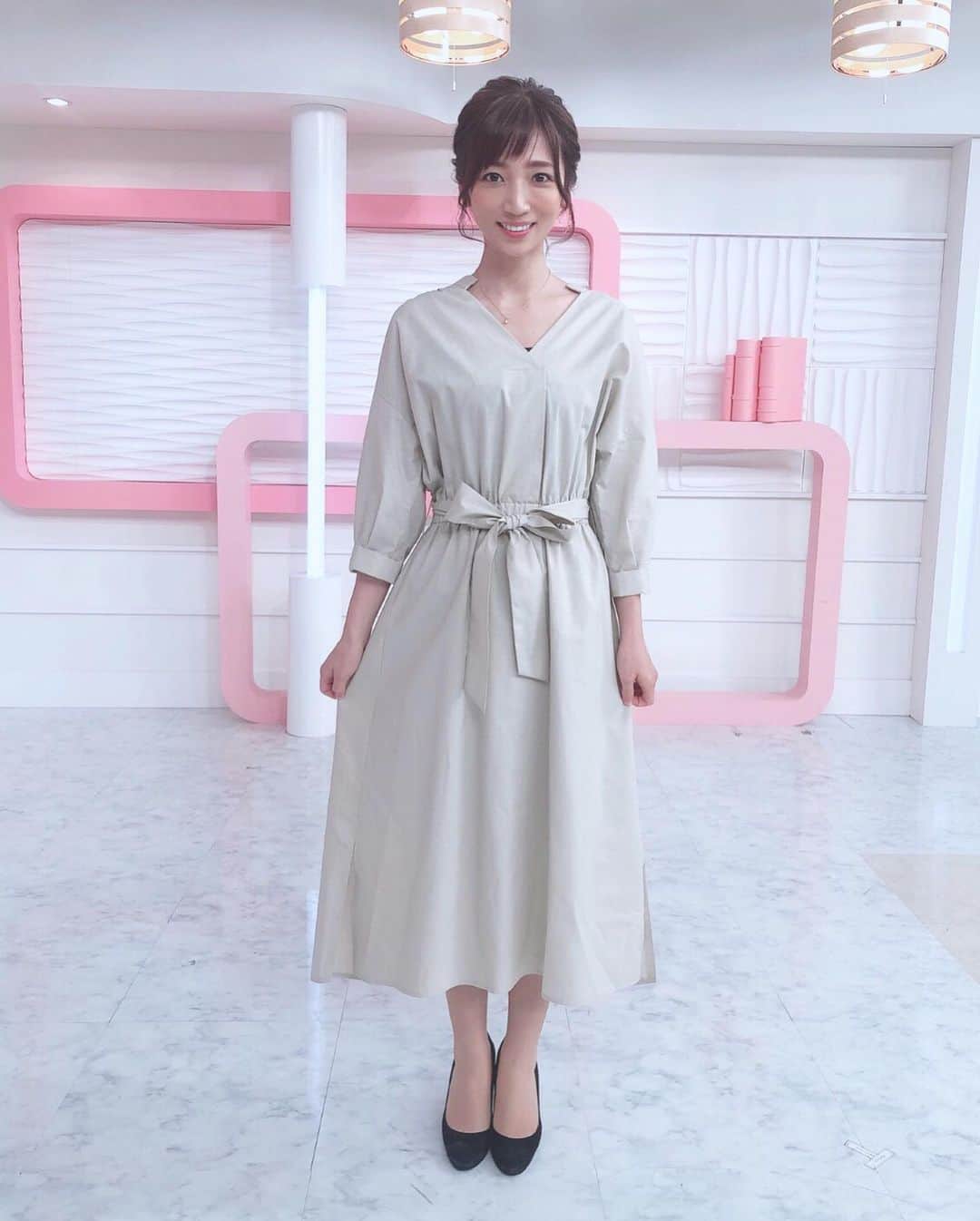 内田敦子さんのインスタグラム写真 - (内田敦子Instagram)「﻿ Oha!4衣装、tonalです。﻿ ﻿ 1枚目のカーキの半袖ニットは﻿ 展示会でオーダーしたものと同じで、﻿ 私服でも着ています🐥﻿ ﻿ 合わせやすくて着回しが効く上に、 薄手の素材なのでこの時期にぴったり👚👕✨﻿ ﻿ #oha4  #衣装 #tonal」5月16日 8時14分 - atsuko_uchida1205