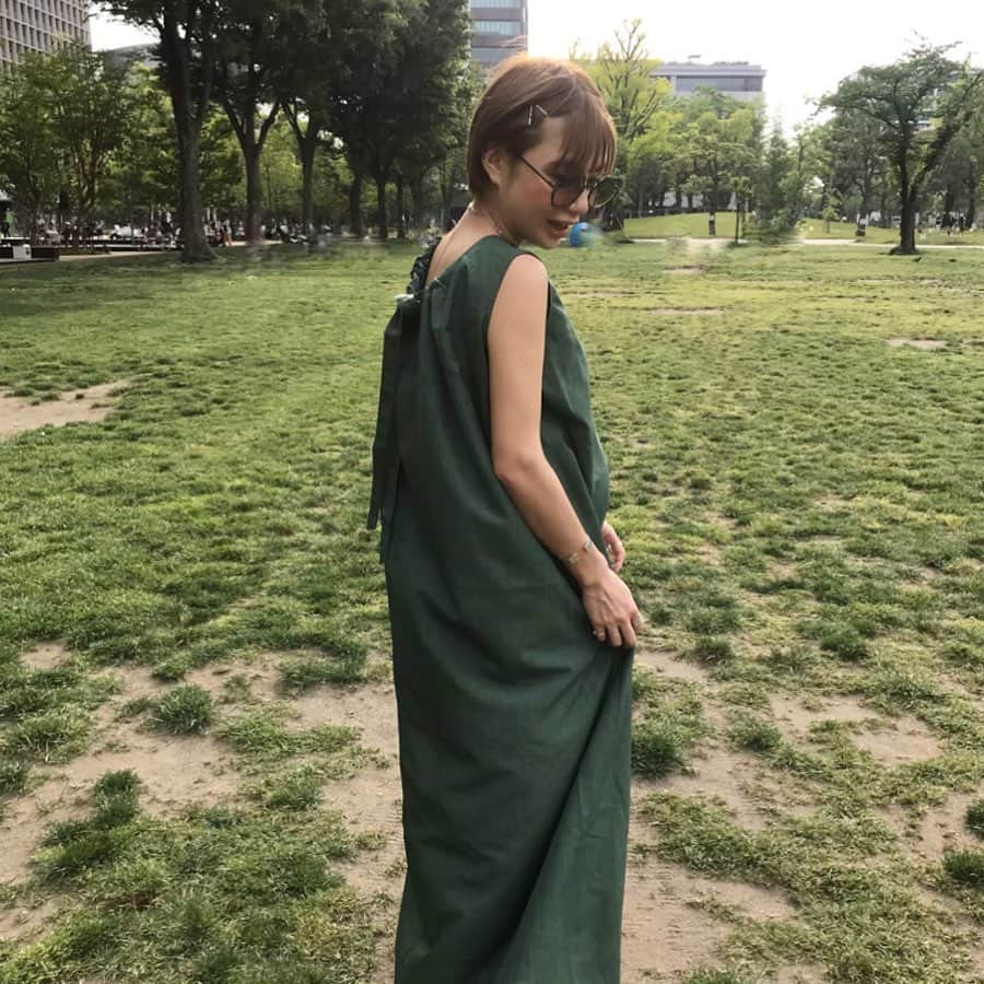 長谷川あやさんのインスタグラム写真 - (長谷川あやInstagram)「🌲🌲🌲 #fashion #ootd #outfit #code #coordinate #style #titivate #titivatestyle #マタニティコーデ #妊婦コーデ #38w #プレママ #妊婦 #妊娠10ヶ月 #初マタ #妊娠38週 #臨月 #生産期 #152せんちこーで @titivatejp ・ ・ ・ 今日のコーデは #ティティベイト の #バックリボンロングワンピース 🎀 ・ 形も綺麗だしバックスタイルも お気に入り(´∀｀)💭 ・ 今年の夏も大活躍だな💛💛💛」5月16日 8時17分 - ayasuke_0516