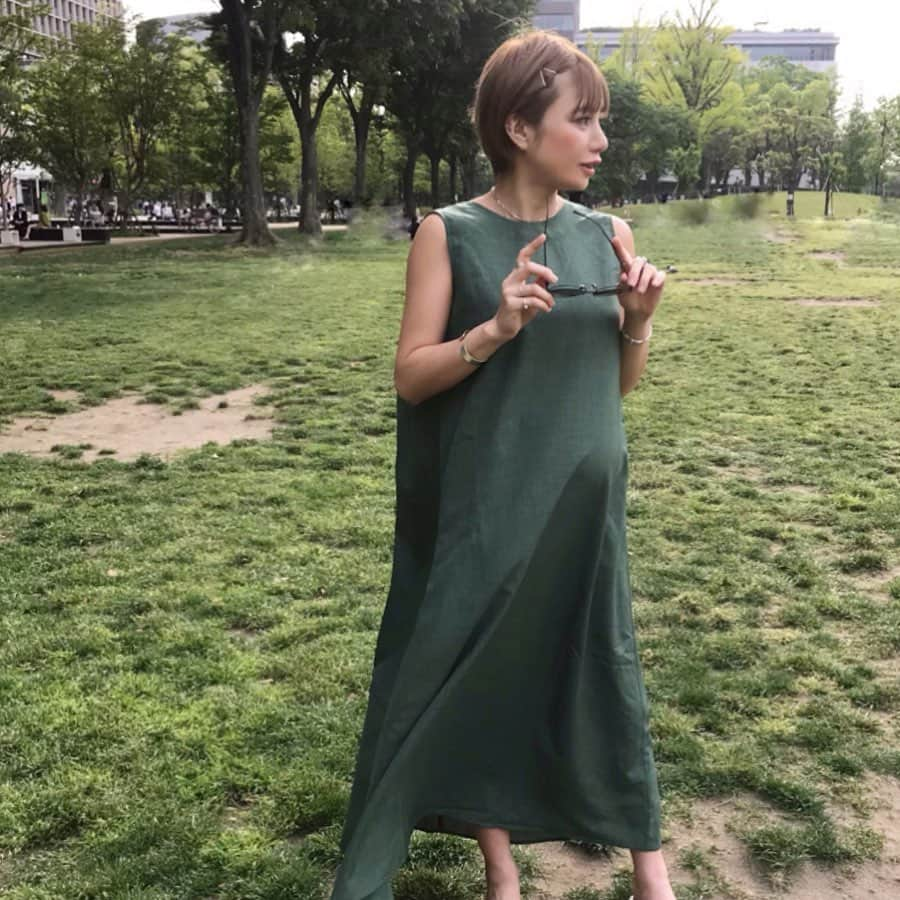 長谷川あやさんのインスタグラム写真 - (長谷川あやInstagram)「🌲🌲🌲 #fashion #ootd #outfit #code #coordinate #style #titivate #titivatestyle #マタニティコーデ #妊婦コーデ #38w #プレママ #妊婦 #妊娠10ヶ月 #初マタ #妊娠38週 #臨月 #生産期 #152せんちこーで @titivatejp ・ ・ ・ 今日のコーデは #ティティベイト の #バックリボンロングワンピース 🎀 ・ 形も綺麗だしバックスタイルも お気に入り(´∀｀)💭 ・ 今年の夏も大活躍だな💛💛💛」5月16日 8時17分 - ayasuke_0516