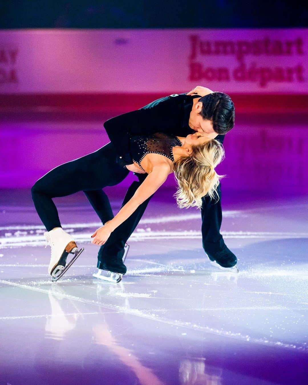 カーステン・ムーア＝タワーズのインスタグラム：「Our last show of the season is coming up this weekend on May 19th at the Progressive Auto Sales Centre in Sarnia, Ontario.  This show is a little different from the others because we are skating at an event meant to bring awareness to mental health.  I, personally, am so fortunate to live a life that brings me joy and fulfillment every day in one way or another. I have my own struggles just like everybody else, but have always had the ability to get through them in my own time.  As we know, not everybody is that lucky.  Tamara Lumley was a skater in Point Edward. She took her own life at the age of 17 in October 2018.  This weekend we’ll skate for Tamara and so many others struggling with mental health publicly and in silence.  Come hang out if you’re in the area! • • • #wereallinthistogether #sarnia #ontario #benefit #mentalhealth #figureskating #pairskating」