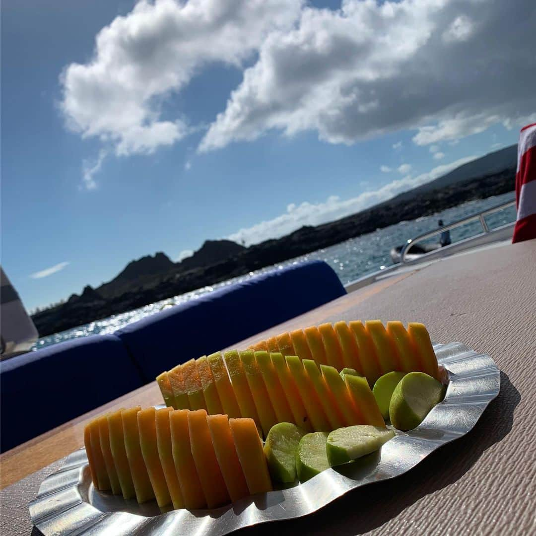 京乃ともみさんのインスタグラム写真 - (京乃ともみInstagram)「Just like a dream !💙🛳 🌈 🏖🌞. . . . . #GalapagosIslands #cruiseship #cruiselife #ガラパゴス諸島 #エクアドル #magicalisland」5月16日 8時33分 - tomomi_kyono