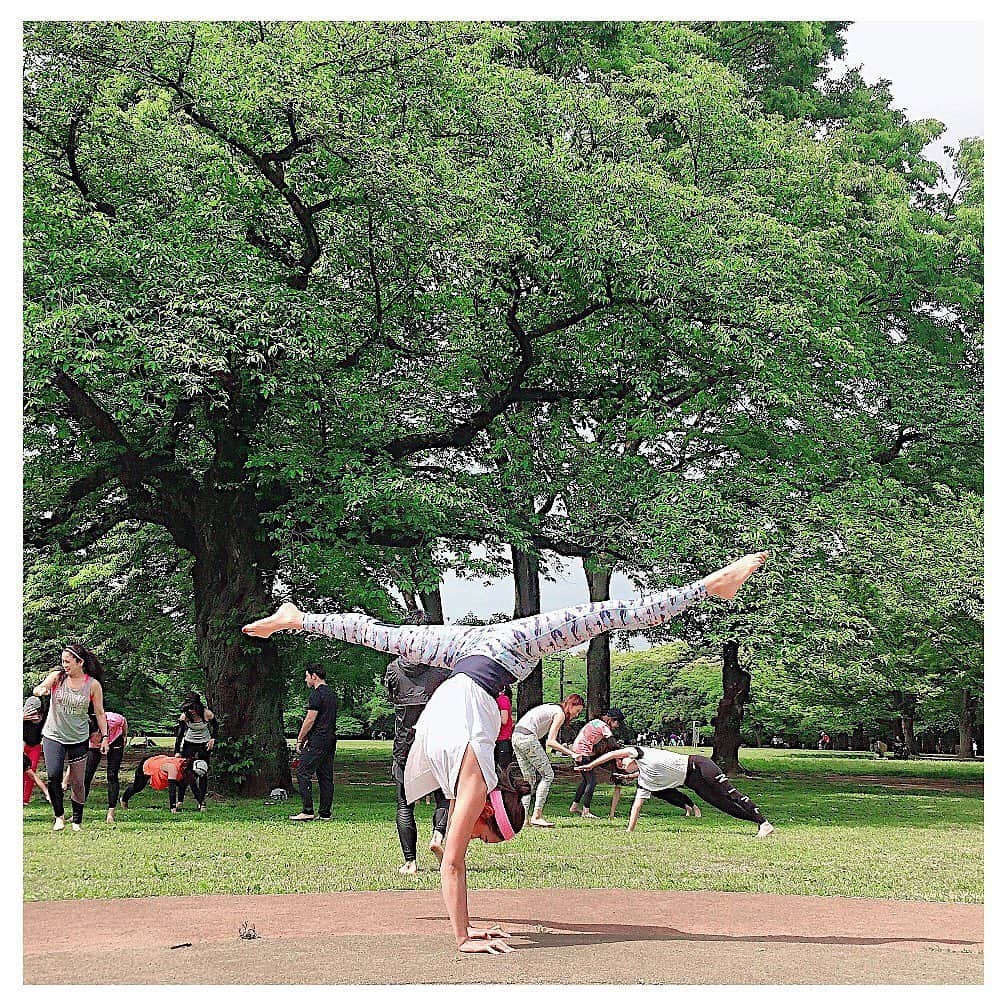 岡部紗季子さんのインスタグラム写真 - (岡部紗季子Instagram)「“ #gymnastics #handstandsplit #handstand #yoga #movement #nergy #体操 #ムーブメントトレーニング #倒立女子 #逆立ち女子 #ハンドスタンド #🤸🏽‍♀️ . . . @nergyjapan @handstand_girl_tokyo」5月16日 8時56分 - sakiko_okabe516