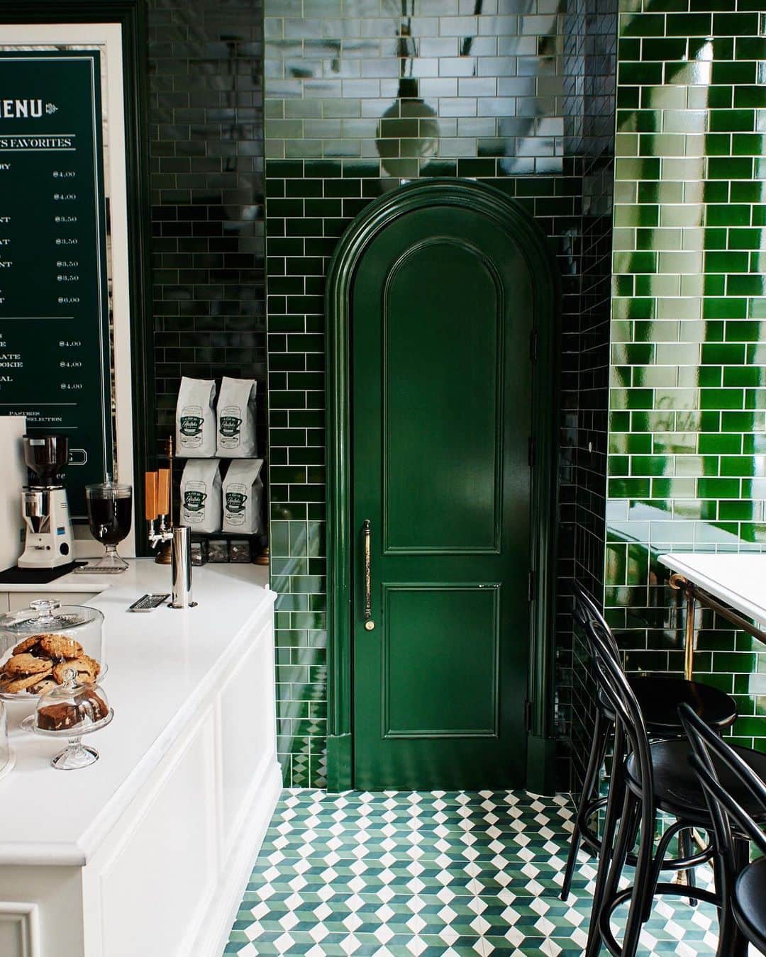 Polo Ralph Laurenさんのインスタグラム写真 - (Polo Ralph LaurenInstagram)「Inside the new @RalphsCoffee shop in New York City. . Hunter green tile walls, white tin ceilings, and marble-top counters create an inviting setting for Ralph Lauren's signature brews and favorite sweet treats, each made fresh daily at @ThePoloBar. . A curated selection of Ralph’s Coffee apparel and accessories, including tote bags and T-shirts, are also available for purchase. . Visit the shop today at 160 Fifth Avenue in New York City. . #RalphsCoffee #RalphLauren」5月16日 9時00分 - poloralphlauren