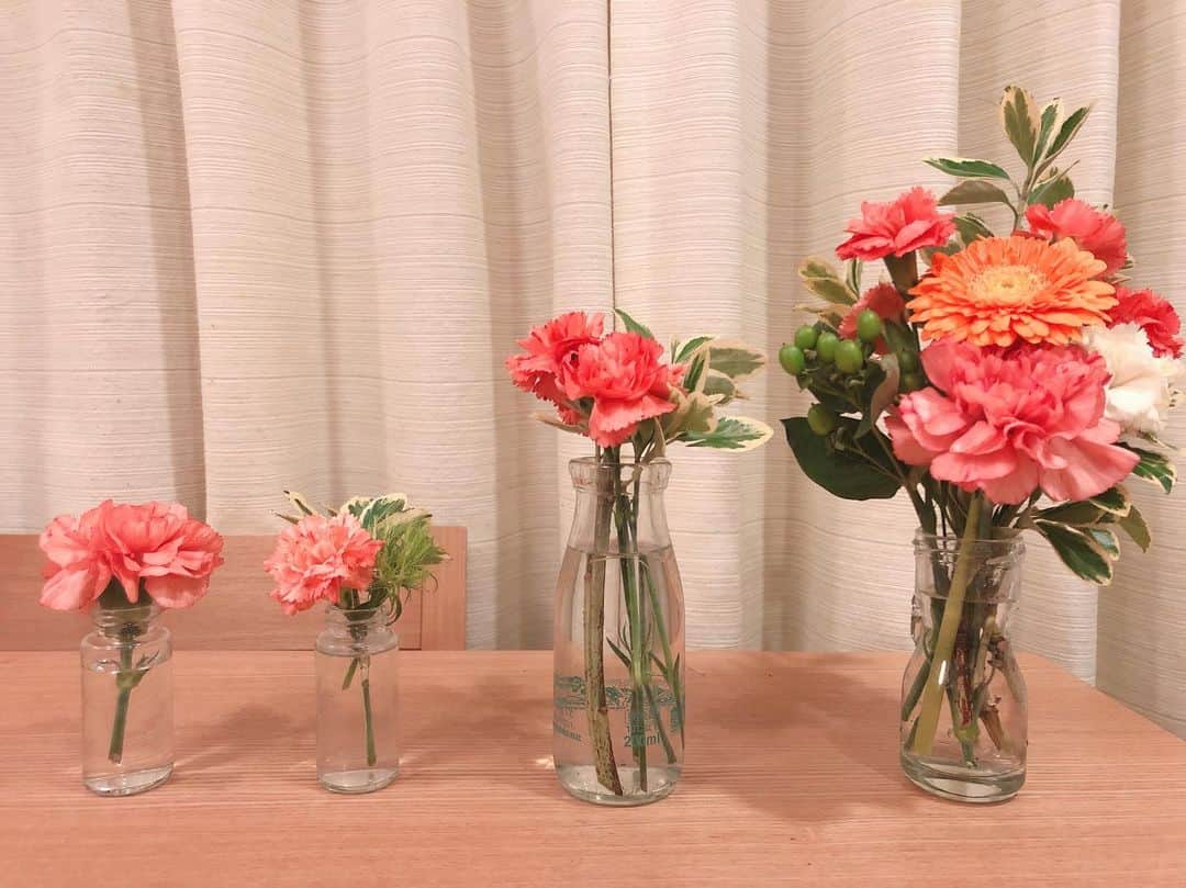 友風子/yufushiさんのインスタグラム写真 - (友風子/yufushiInstagram)「花が少しへたれてきたので整理して入れ替えました。これはこれで可愛い〜🌼」5月16日 9時07分 - uko_yufushi