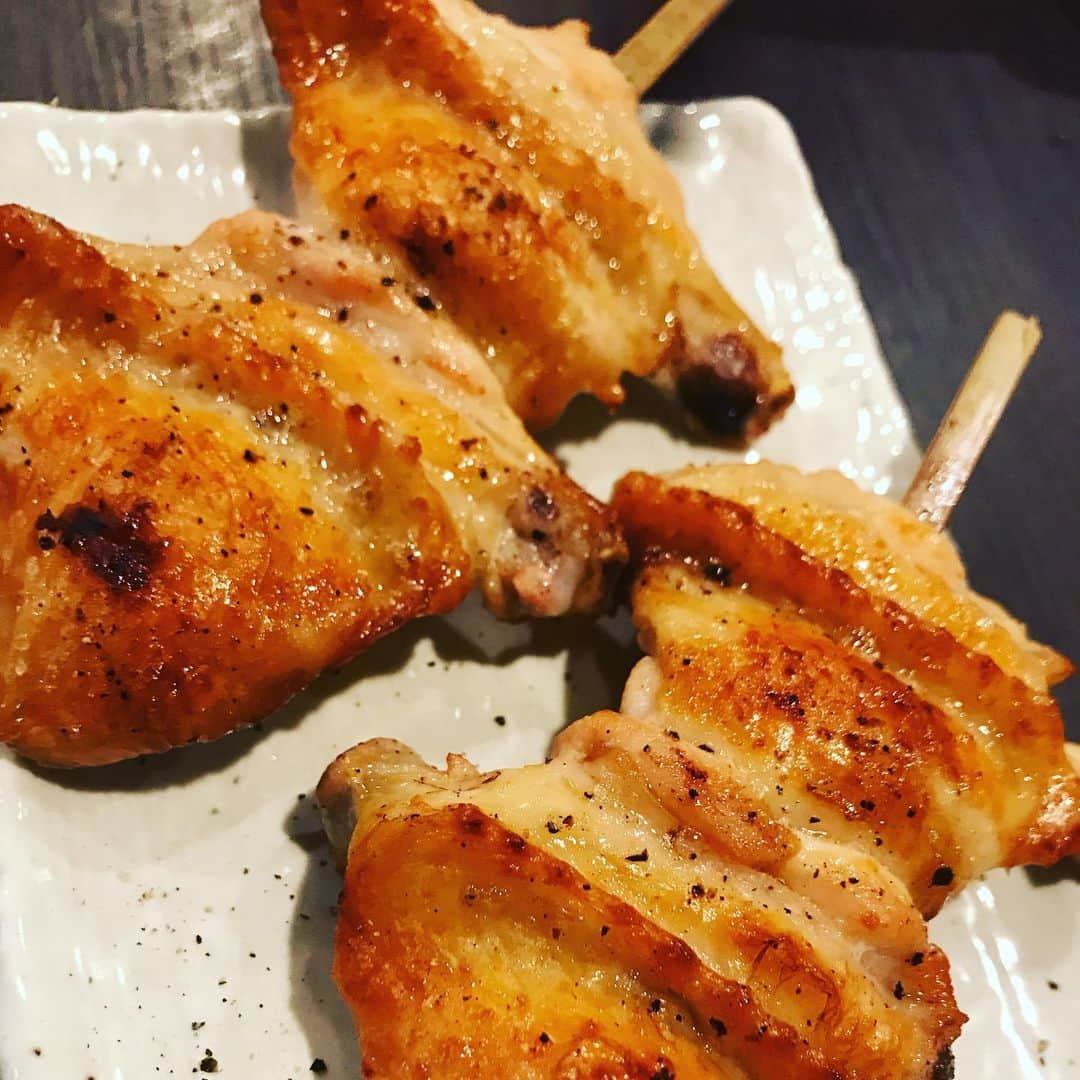 石井元気さんのインスタグラム写真 - (石井元気Instagram)「焼き鳥サイコー。  オススメは 手羽先とレバー٩(๑❛ᴗ❛๑)۶  飲み過ぎた…笑笑  #焼き鳥 #手羽先 #レバー #鶏次 #あきげん #石井元気」5月16日 9時23分 - genkiishii1226