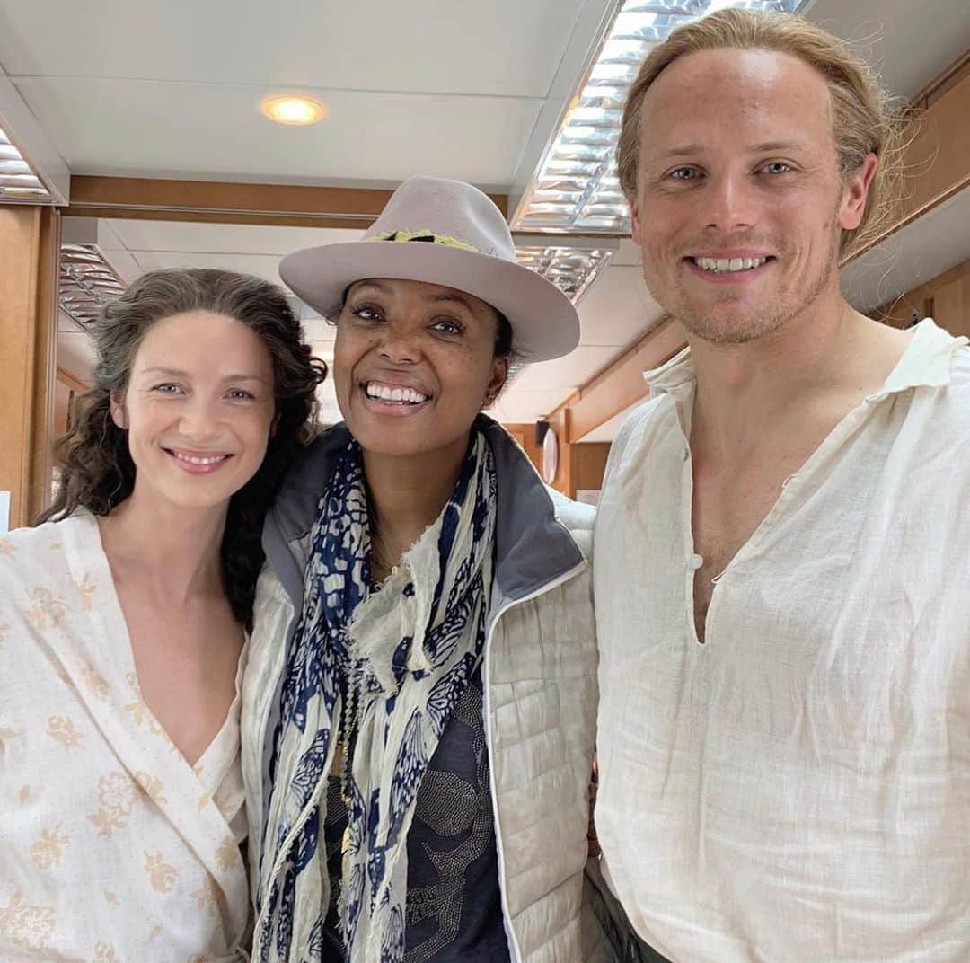 サム・ヒューアンさんのインスタグラム写真 - (サム・ヒューアンInstagram)「Always good to have guests on set and @aishatyler is the sweetest of them all! Welcome anytime lovely!x」5月16日 9時31分 - samheughan