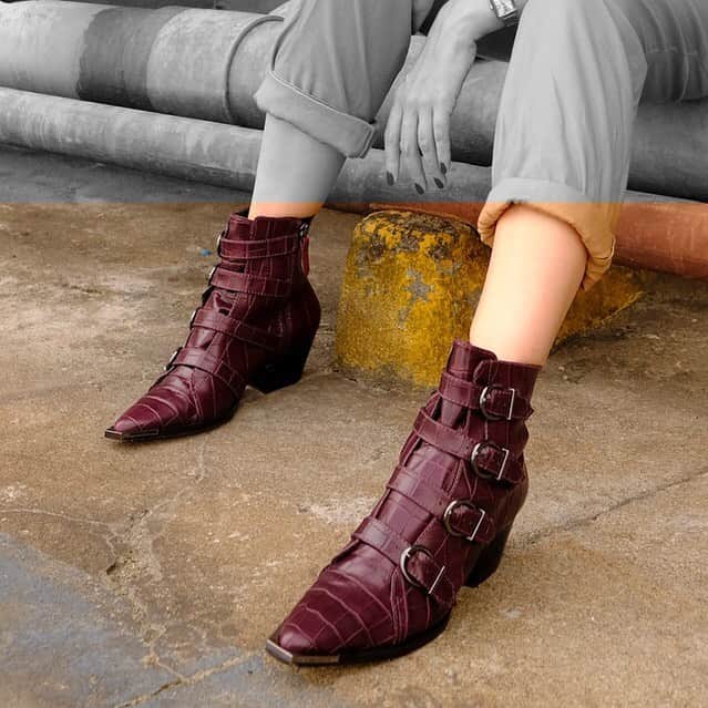Schutzのインスタグラム：「Boots are made for loving. ♥️ #unlockyoucity #schutzfall」