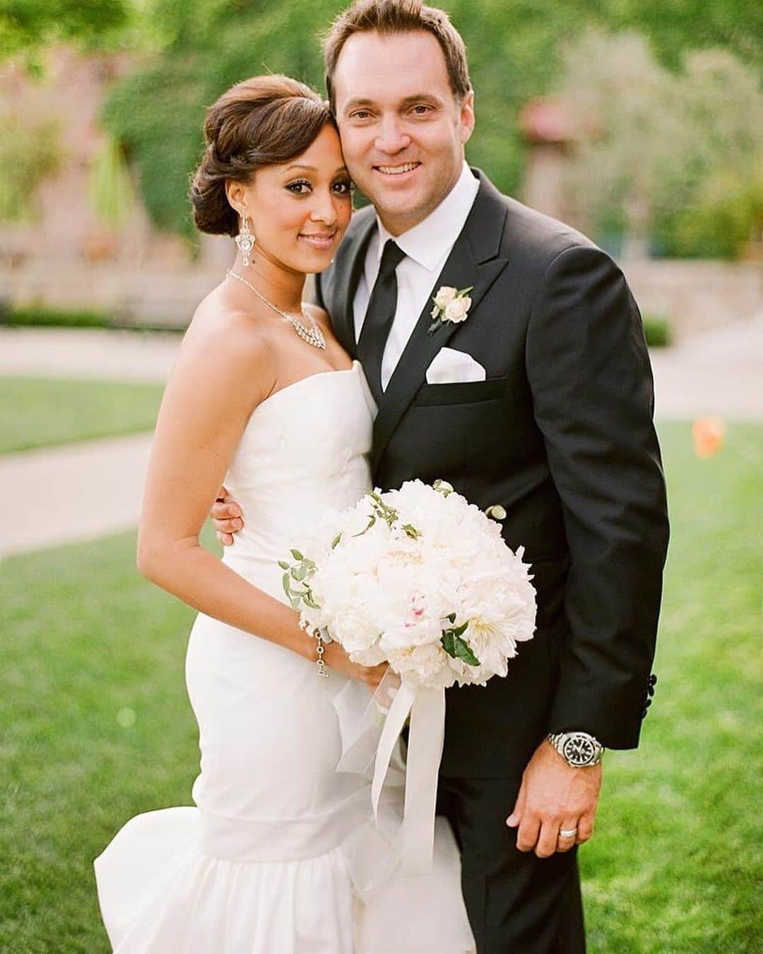 People Magazineさんのインスタグラム写真 - (People MagazineInstagram)「Celebrating true love! ❤️ Congratulations to the gorgeous Tamera Mowry and her husband Adam Housley who are celebrating eight years of marriage today! 💕| #Regram @tameramowrytwo: “I’m grateful for the life we have created together, and the two beautiful children we’ve been blessed with. This year was the most challenging we’ve gone through. But you, you have been a rock for me and all of us."」5月16日 9時48分 - people