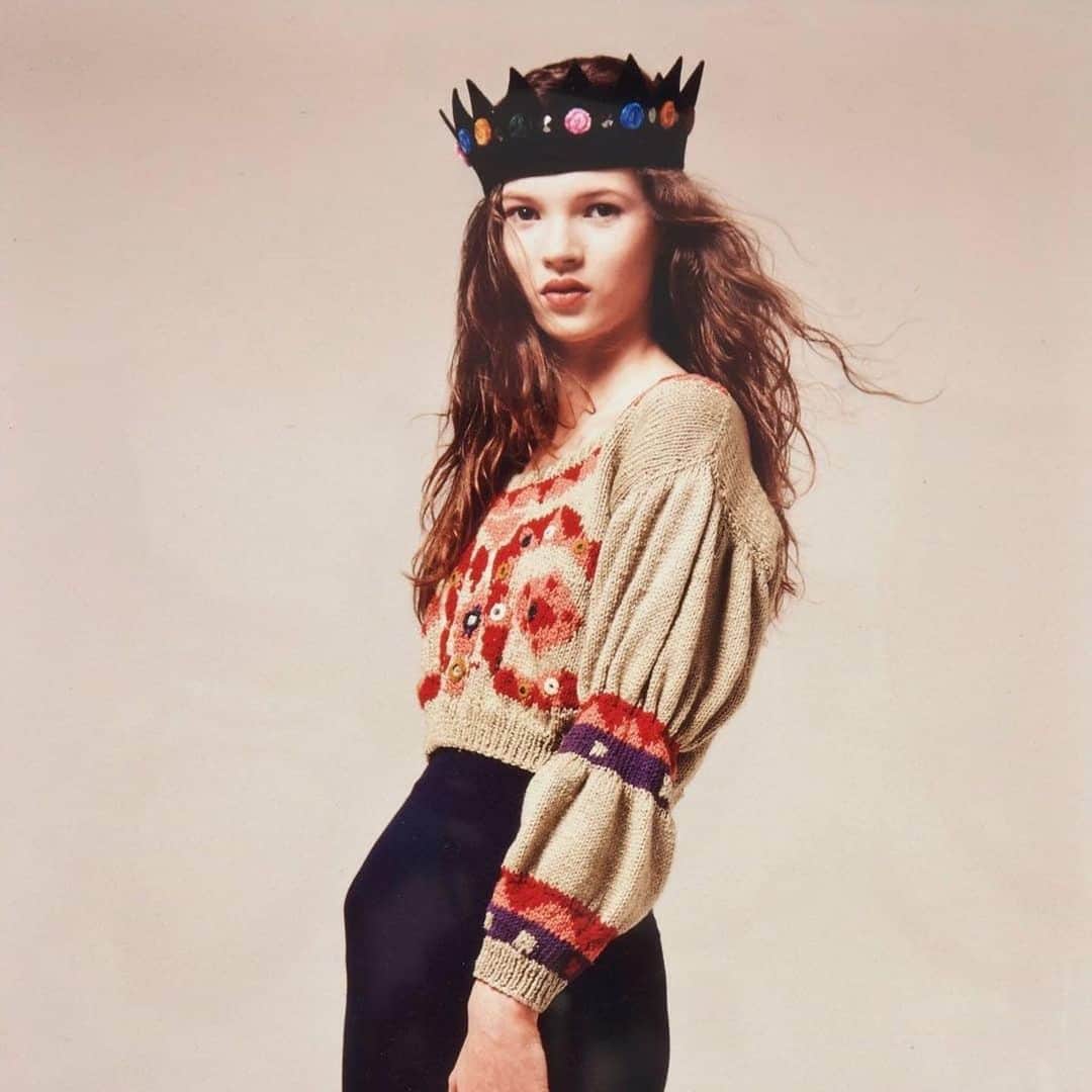 スティーブンジョーンズさんのインスタグラム写真 - (スティーブンジョーンズInstagram)「#Repost @teenagedirtbag.bb ・・・ Stephen Jones crown worn by Kate Moss on her first magazine shoot, printed in the pages of i-D in 1989 at age 14. #katemoss #id #magazine #stephenjones #model #1989」5月16日 9時41分 - stephenjonesmillinery