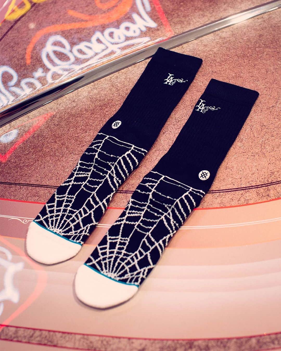Stanceさんのインスタグラム写真 - (StanceInstagram)「Play now, play later... 🕸 For our latest collaboration with legendary artist Mister Cartoon, we looked to his superior linework and textbook shading for design direction. Don't sleep on two new signature styles from @misterctoons #StanceAnthem」5月16日 10時13分 - stanceofficial
