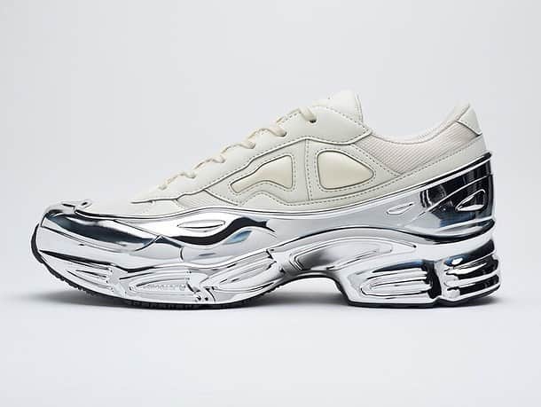 のインスタグラム：「ダッドスニーカーのトレンドを牽引してきたアディダス バイ ラフ・シモンズ（adidas by RAF SIMONS）のスニーカー「RS オズウィーゴ（RS OZWEEGO）」の新作モデルが5月23日に発売！ソールは鏡面仕上げで、アッパー部分のカラーは6色のバリエーションがある。 #スニーカー #ozweego #rafsimonsozweego @adidas @rafsimons」