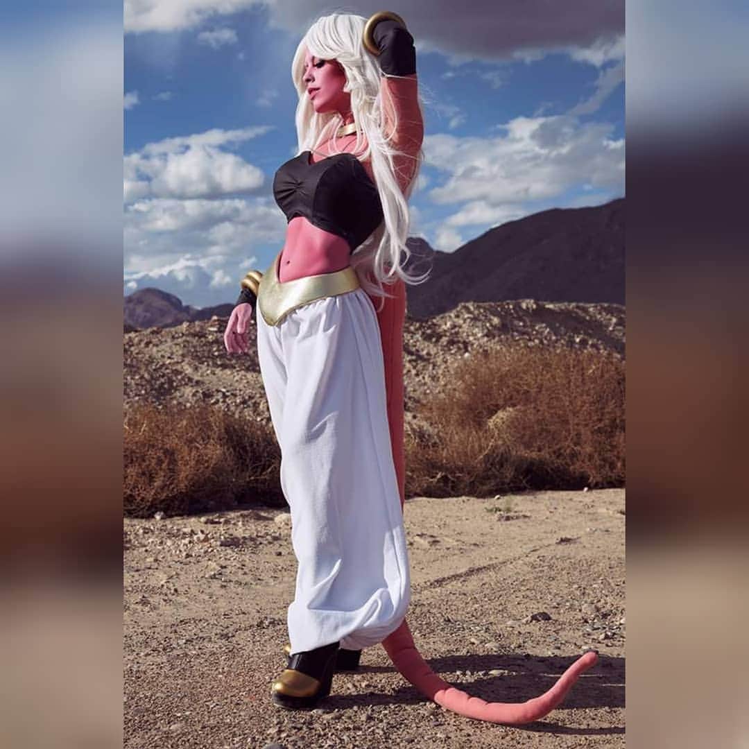 Nadya Antonさんのインスタグラム写真 - (Nadya AntonInstagram)「💥Android 21💥 📸 @v.bencomo  Bodypaint by @lymamakeup Photos are avaliable on patreon ♡ #dragonballfighterZ #android21 #bodypaint #desert #cosplay #mexico🇲🇽」5月16日 10時30分 - nadyasonika