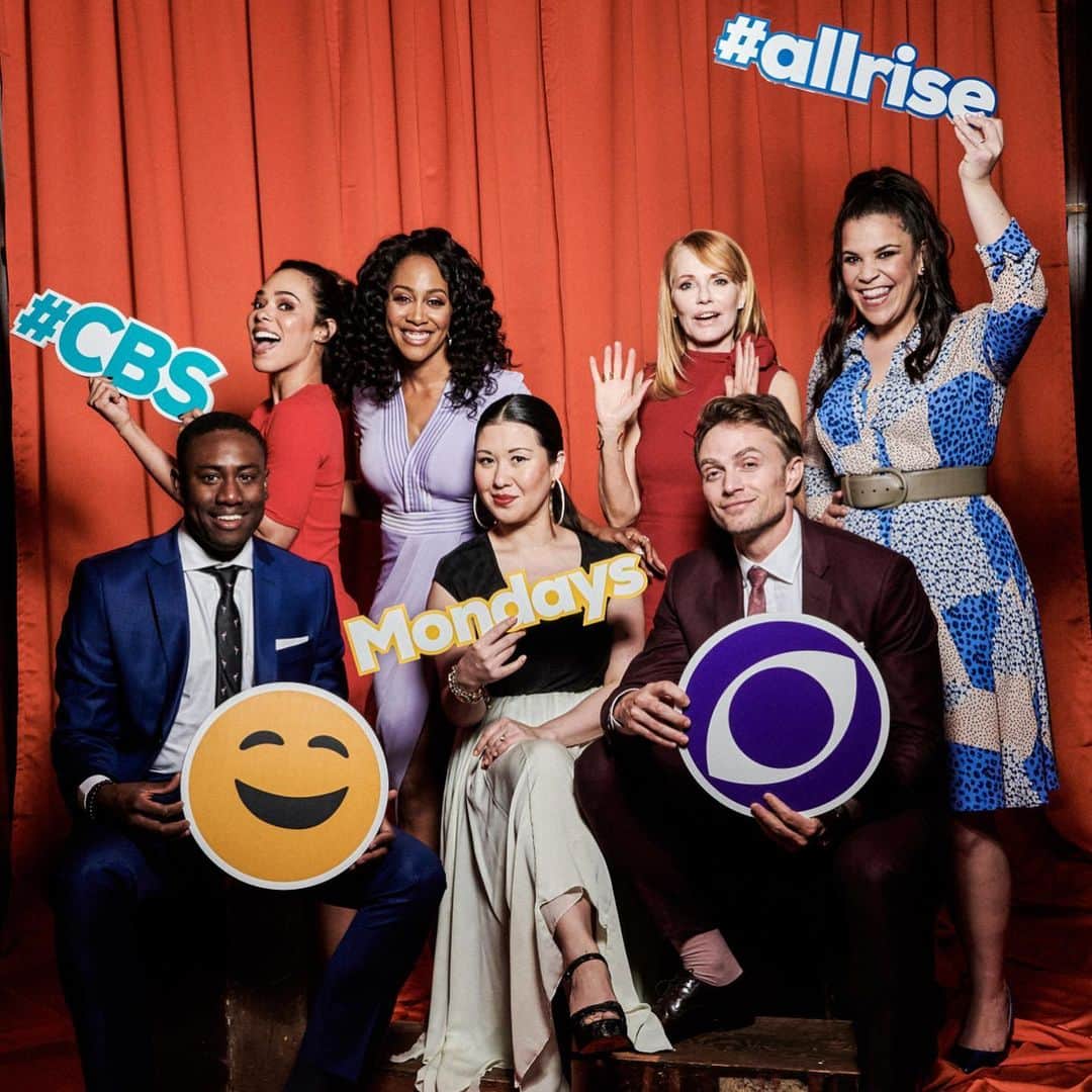 CBSさんのインスタグラム写真 - (CBSInstagram)「We are on our feet for this amazing cast! #allrise」5月16日 10時41分 - cbstv
