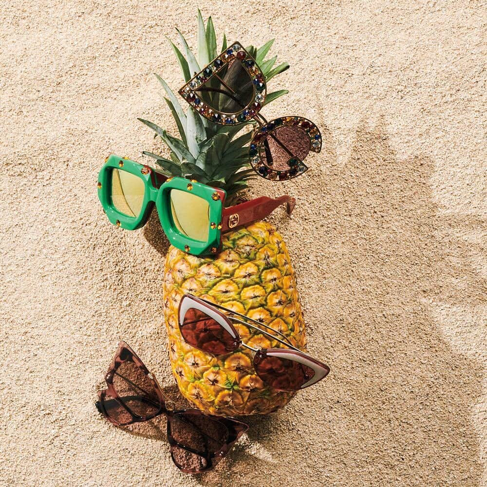 ginza magazineさんのインスタグラム写真 - (ginza magazineInstagram)「初夏の定番図鑑🍍⠀⠀⠀ Sunglasses⠀⠀⠀ これひとつかければキャラが決まっちゃう、インパクトありのサングラスが目白押し。⠀ ⠀⠀⠀ ⠀ #ginzamagazine #summeritems #sunglasses #dolcegabbana #gucci #fendi #realmrvalentino #ドルチェアンドガッバーナ #グッチ #フェンディ #ヴァレンティノ #サングラス」5月16日 10時52分 - ginzamagazine