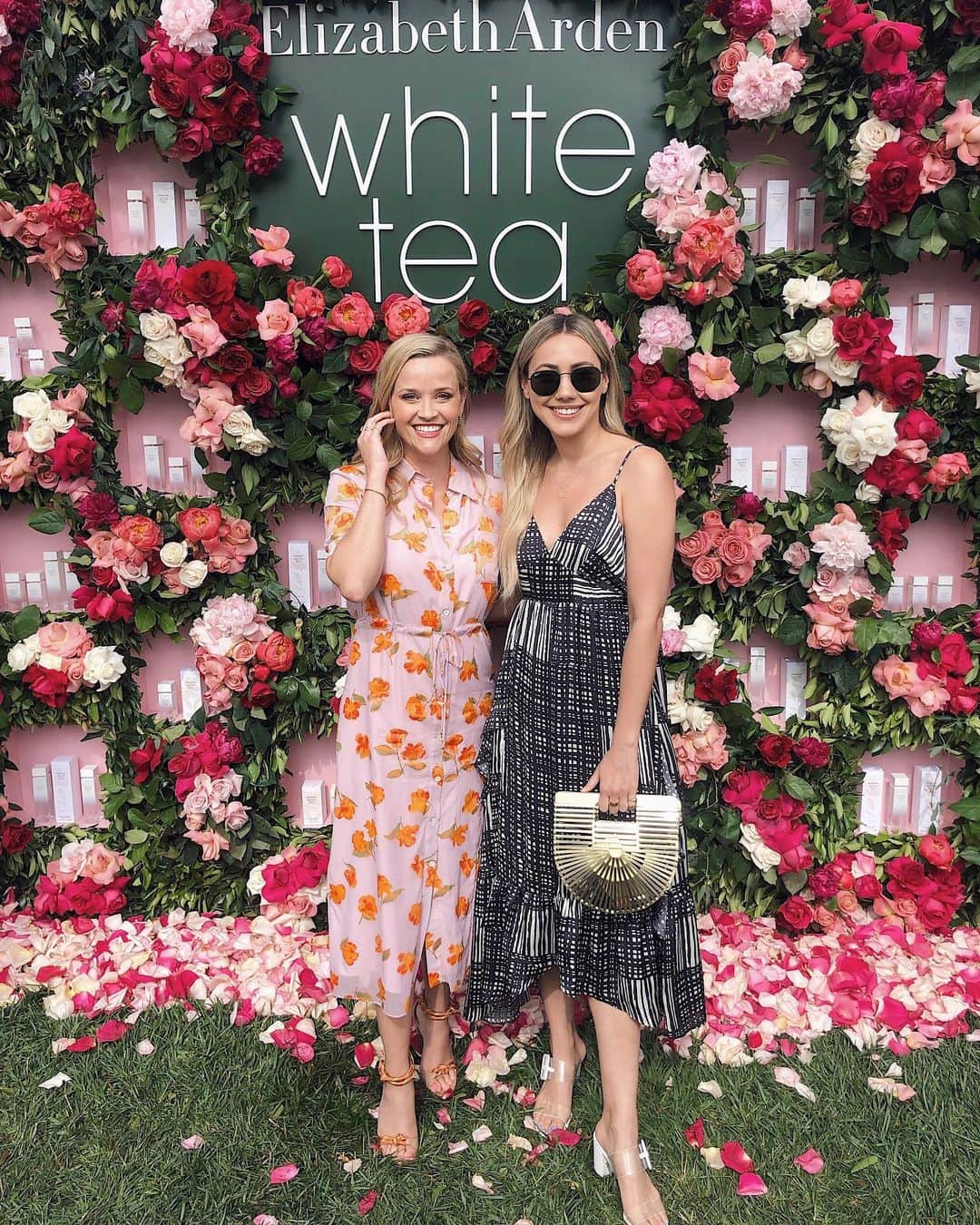 Camden Scottのインスタグラム：「I think I speak for everyone when I say @reesewitherspoon is a badass and the definition of transcendence! Thanks for having me! @elizabetharden #ardenxreese  Edit: why do I ALWAYS forget to take my sunnies off?! 😩」