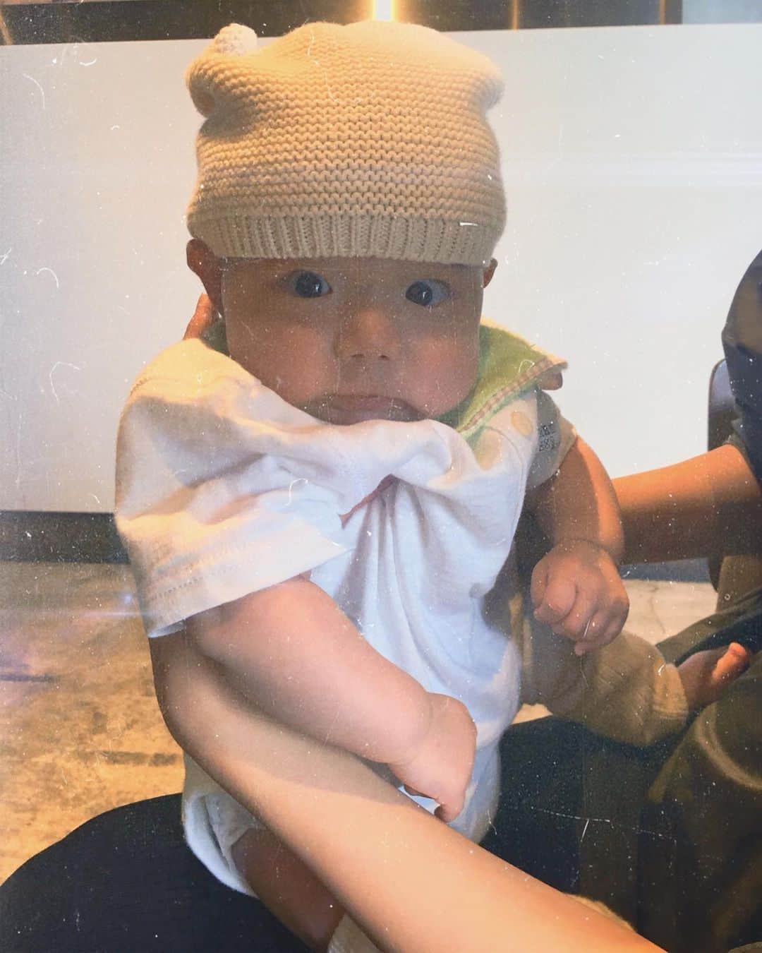 平山奈美のインスタグラム：「🧸T W O months 🧸 . #2カ月 #男の子ママ #男の子コーデ #ニット帽 #男の子ベビー #新米ママ #赤ちゃんのいる生活 #ママリ #坂口健太郎似 なのかな？笑 てことは #塩顔 🧂 .  #gapbaby #boy #baby #bear #ootd #fashion #love #spring #2months #2m19d」