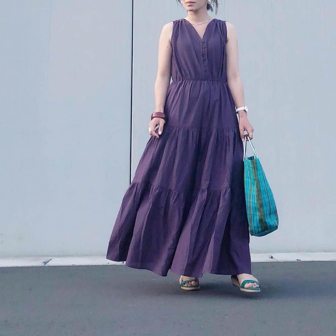 ryokoさんのインスタグラム写真 - (ryokoInstagram)「💜💜💜 編集しようとしたら消しちゃった😭再投稿しますね🙏🏻 💜 purple × green お久しぶりのパープル このワンピ、ボリューム感と胸元のデザインが可愛いんです❤︎ * op @urs_official → #ティアードワンピース * * * #urs_official #urs_styling #mamagirl #fashion #locari #outfitoftheday #coordinate #code #ユアーズ #きょコ #コーデ #コーディネート #夏コーデ #春コーデ #ファッション #ママコーデ #ワンピース #きれいめカジュアル #着回し #カジュアルコーデ #パープル #グリーン #ジャケットコーデ #リネン」5月16日 11時26分 - ry.0123