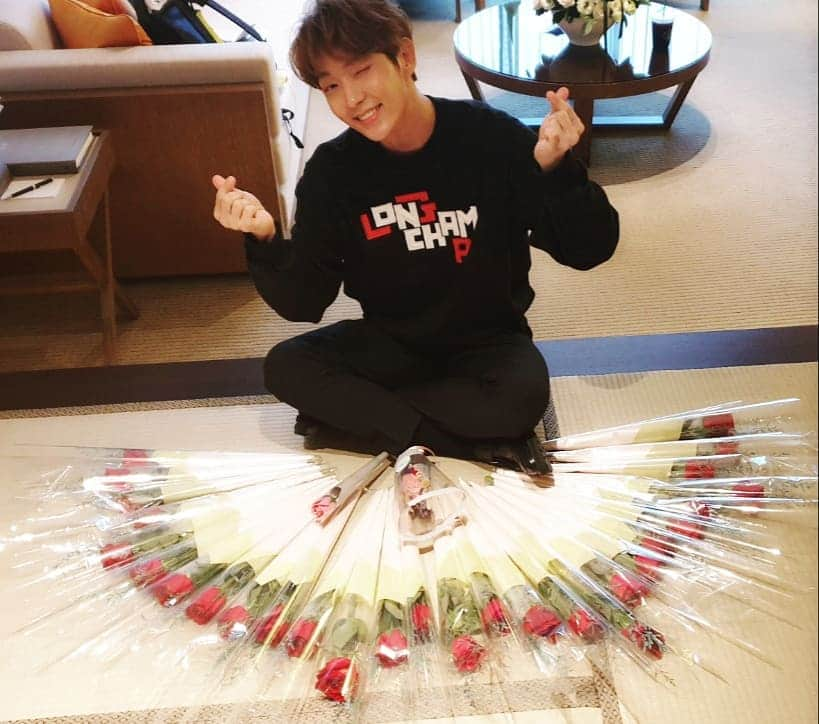 イ・ジュンギさんのインスタグラム写真 - (イ・ジュンギInstagram)「Beautiful flowers from angel's 😭💖」5月16日 11時29分 - actor_jg