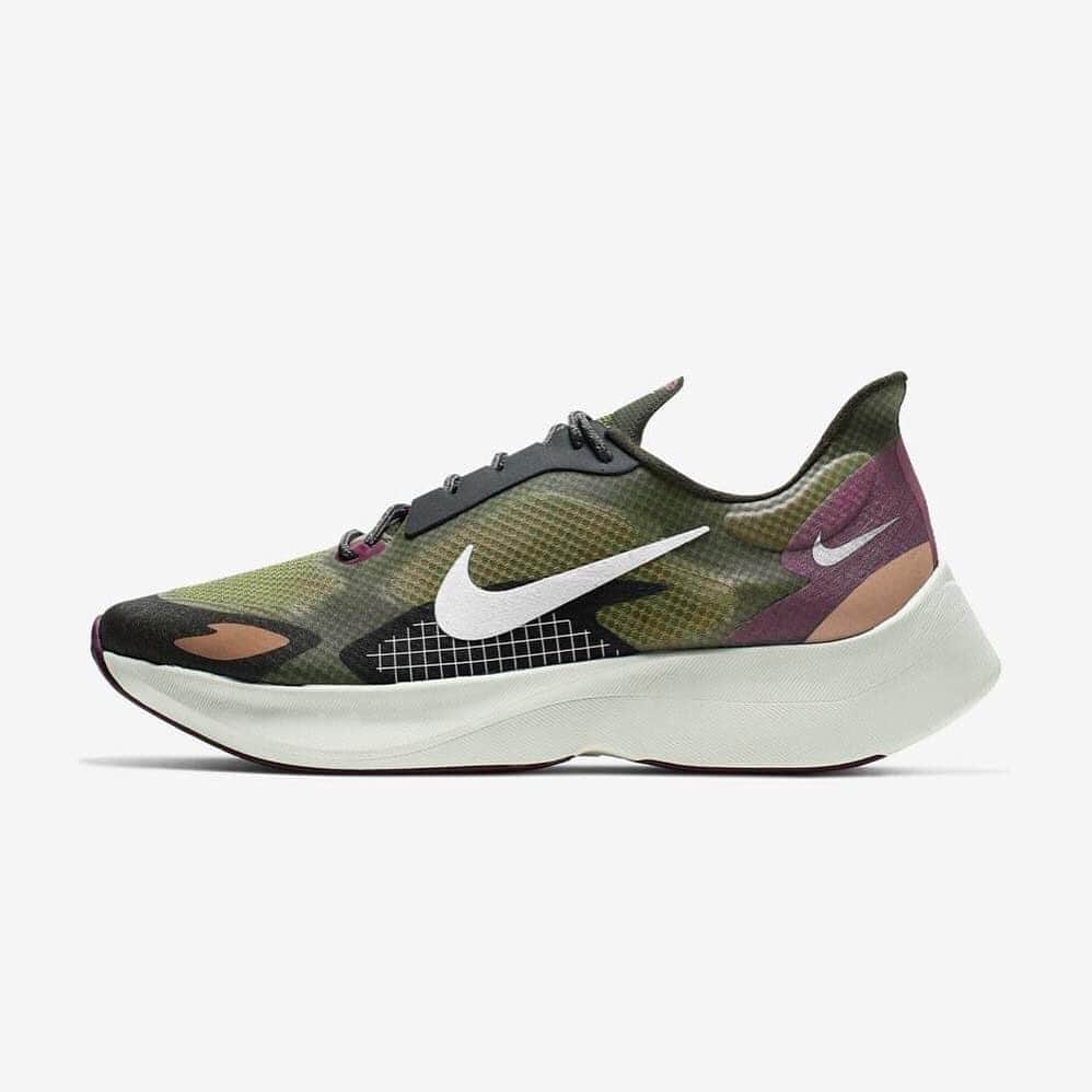 HYPEBEASTさんのインスタグラム写真 - (HYPEBEASTInstagram)「@hypebeastkicks: @nike has unveiled its latest archive-inspired hybrid sneaker, dubbed the Vapor Street PEG. Coming in “Plum Dust” and “Cargo Khaki” colorways, the silhouette features a number of Japanese and Gyakusou-inspired design details, including Kanji graphics on the insoles and a Japanese sun graphic printed in contrasting orange hues. Both pairs will release on May 21 for $160 USD. Photo: Nike」5月16日 11時59分 - hypebeast