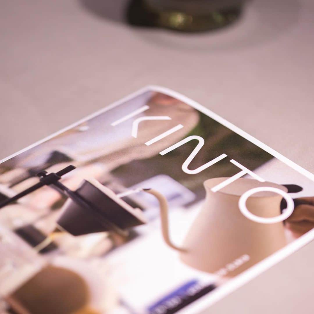 のインスタグラム：「.﻿ 【WORKSHOP】﻿﻿ 日々の暮らしをより心地よく豊かにするテーブルウェアブランド「KINTO」の直営ショップにてSingle O Japan代表の山本さんがハンドドリップをレクチャーするワークショップが開催されました。Good Coffeeチームもご招待いただきましたので、当日の様子をレポートします！﻿﻿ ﻿﻿ 始めに山本さんが今年行かれたコスタリカの農園の様子を現地のお写真とともに貴重な体験談をお話しされ、産地の現状を知ることができました。その後、山本さんのデモンストレーションでドリップのポイントや注意点を教えていただきます。参加者の方々も皆さんメモや写真を撮りながら、熱心に聞き入る姿が印象的でした！﻿﻿ ﻿﻿ 最後には自宅に帰ってからもドリップができるよう、Single Oのコーヒー豆とより手軽においしいコーヒーが楽しめるドリップバッグがお土産に。とても充実した時間を過ごせました。﻿﻿ ﻿﻿ 次回以降の開催は未定ですが、ご興味ある方はKINTOの公式アカウント @kintojapan をフォローして最新情報をチェックしてみて。」