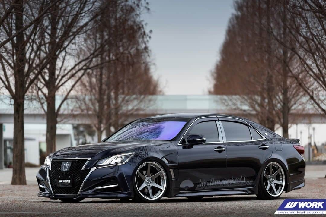 のインスタグラム：「@sensebrand_ Toyota Crown on NEW WORK Zeast BST1 #artofwheel #zeastbst1」