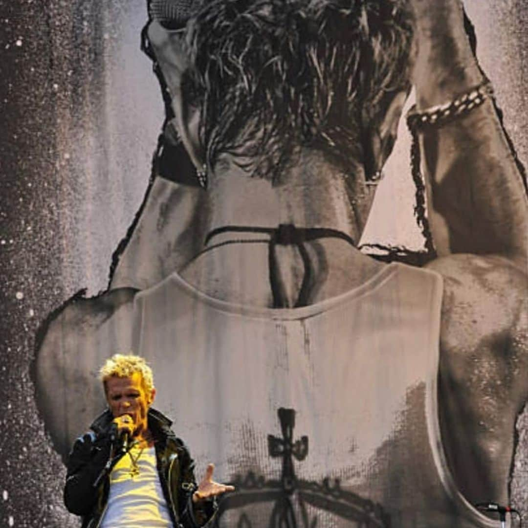 ビリー・アイドルさんのインスタグラム写真 - (ビリー・アイドルInstagram)「Download fest in a downpour a few years ago -BFI」5月16日 12時02分 - billyidol