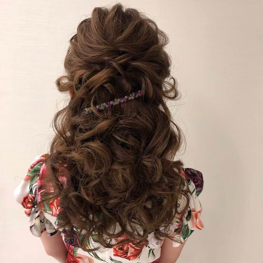 Tomoyo Kitamuraさんのインスタグラム写真 - (Tomoyo KitamuraInstagram)「先日のお客様。 くるくるハーフアップ。  #ヘアメイク #ヘアセット #ヘアアレンジ #ヘアスタイル #銀座#美容師 #ウェディング#ウェディングヘア #ブライダル#ブライダルヘア #結婚式#プレ花嫁#花嫁#前撮り#着物#浴衣 #シニヨン#ダウン#ダウンスタイル#編み込み#ヘアメイクリハーサル #bride#bridehair#bridal#updo#upstyle」5月16日 12時03分 - tmy_o3.pugmi