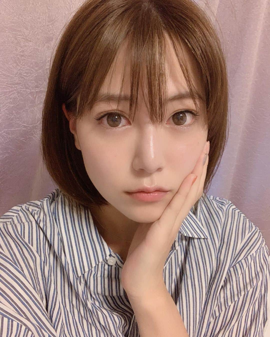 のインスタグラム：「こんにちは🥺✨ . FANCLの無添加ホワイトニング 化粧液・乳液を旅行でも使用していたけど、そのまま日常使いでも使用しています🙆‍♀️💕 . 韓国に行ってからすっかり美容熱が上がってる私🤭❤️自分の肌の状態も毎朝、毎晩チェックしてるけど、日差しが強くなってきたけど、自分的にシミやそばかすをそこまで気にならなくなってきた🥺✨ . やっぱり何事も毎日の積み重ね🤣❤️ . 最近マツエクデビューもしたのでほんとスキンケアだけでも頑張れば外に出れるかも🙆‍♀️❤️くらい肌の調子がよい😆 . 肌が調子良いと自信が持てるよね🥺 また更新します💕✨ . @fancl_official #美白 #無添加ホワイトニング #FANCL #居座りジミ #美白ケア #PR  #skincare #スキンケア #美容 #beauty #トラベル美容 #旅行#travel #海外旅行 #出張 #trip #gw #ゴールデンウィーク #アンチエイジング #エイジングケア #旅行好き #素肌 #すっぴん #シミ #そばかす #肌悩み #保湿 #ファンケル」