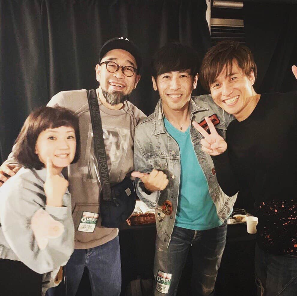 千秋さんのインスタグラム写真 - (千秋Instagram)「ユーミン武道館👑🎤👏🏻 今回のツアー、最高過ぎて、贅沢に2回目✨ 今日がラスト。 もうあの世界を観られないなんて。今夜の千秋楽、行けるひと、楽しんで来て下さい。いいなあ。 ライブレポは前回にしっかり書きました。もしよろしければ少し遡って読んでみて下さい。（今年の3/14インスタ） なんとそれをユーミンが読んでくれて「ありがとう。泣けた💦」と言ってくれました。ファンの方のコメントも読んでくれたかも。嬉しいです😆ライター気分で真面目に書いて良かった✏️ 写真は、ミュージシャン仲間と。うそ。ごめんなさい、言ってみたかっただけ🤭わたしは歌手志望でした。 槇原敬之さん、寺岡呼人くん、いつも優しくしてくれるコーラスの今井マサキさんと。みんなで「選曲最高だった」「ステージ最高だった」「ユーミン最高だった」って最高しか言ってないw 呼人くんが「ユーミンツアーお疲れ様会企画しようよ」って🍽ユーミンに「面白くないのは禁止！」って言われてるので、よし、頑張ります🙋🏻‍♀️ #松任谷由実 #timemachinetour #ユーミン #槇原敬之 #寺岡呼人 #今井マサキ  #ぽえとしのぴも一緒に行ったよ #掲載許可済み」5月16日 12時14分 - chiaki77777