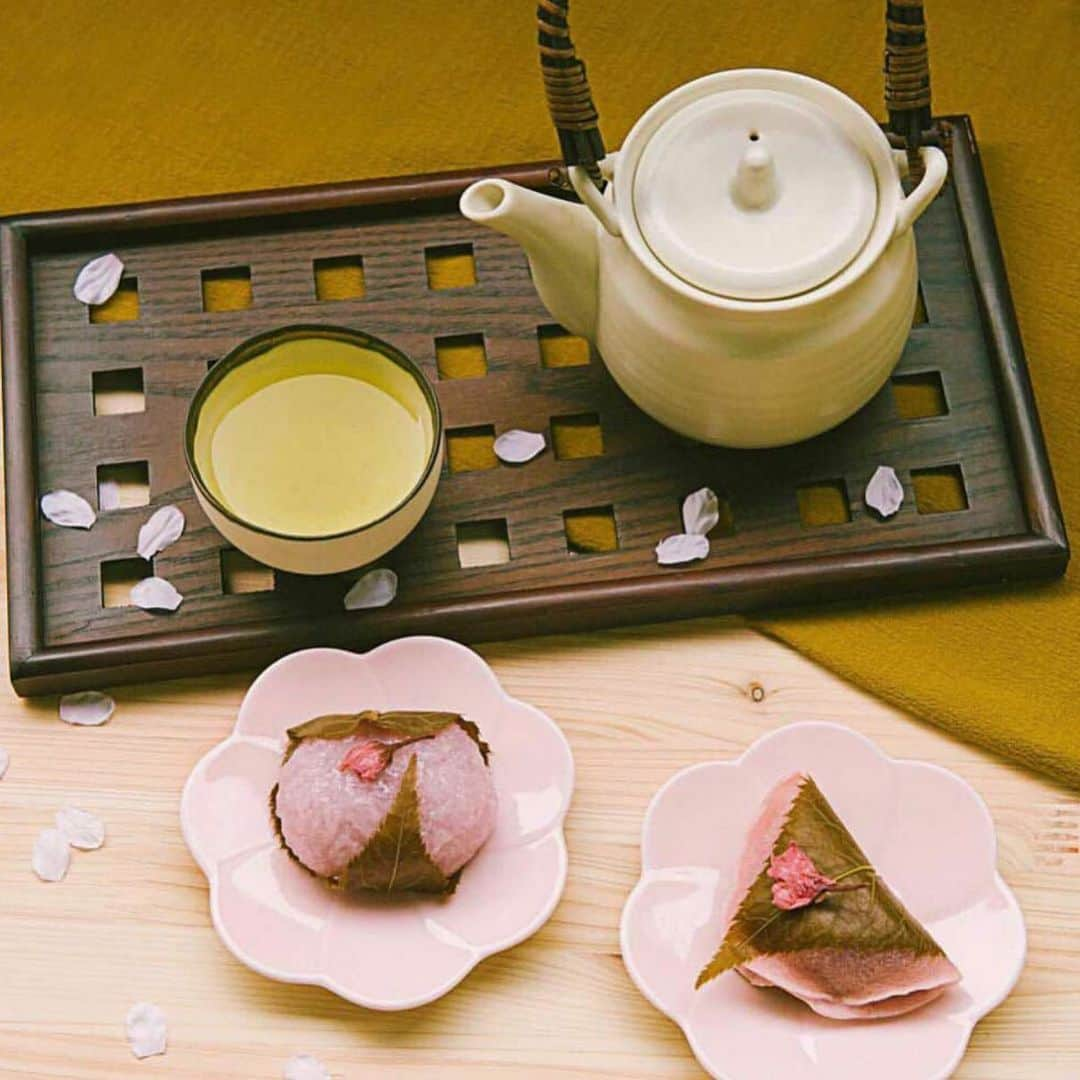 YAMAMOTOYAMA Foundedさんのインスタグラム写真 - (YAMAMOTOYAMA FoundedInstagram)「Pairing a hot cup of Sencha Green Tea with a sweet treat! What is your thing to pair with your tea? #Yamamotoyama」5月16日 12時19分 - yamamotoyama_usa