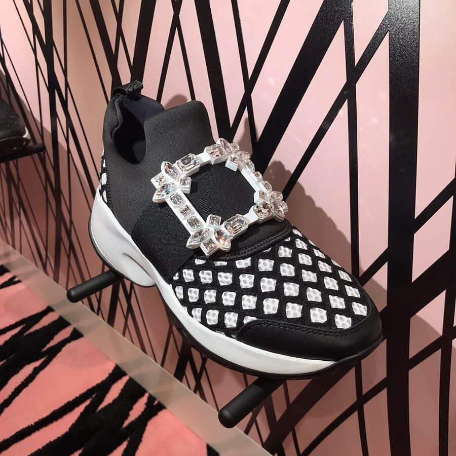 HANKYU.MODEさんのインスタグラム写真 - (HANKYU.MODEInstagram)「VIV RUN by Roger Vivier Until 5/21 At 5F Cotocoto Stage 51  #Hankyu #HANKYUMODE #umedahankyu #阪急うめだ本店 #うめだ阪急 #阪急百貨店 #osaka #umeda #mode #RogerVivier #ロジェヴィヴィエ #sneaker #スニーカー #VivRun」5月16日 12時37分 - hankyumode