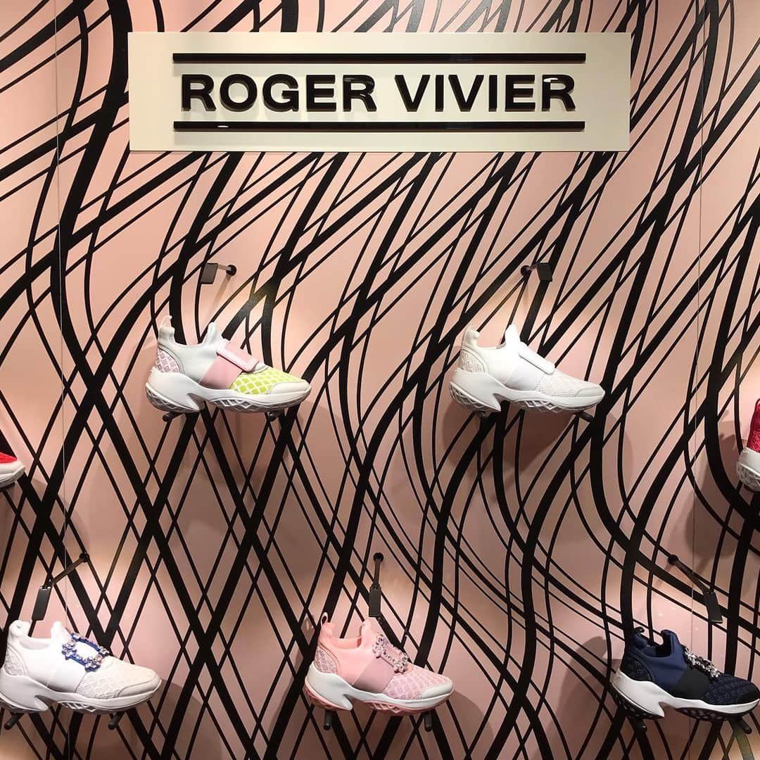 HANKYU.MODEさんのインスタグラム写真 - (HANKYU.MODEInstagram)「VIV RUN by Roger Vivier Until 5/21 At 5F Cotocoto Stage 51  #Hankyu #HANKYUMODE #umedahankyu #阪急うめだ本店 #うめだ阪急 #阪急百貨店 #osaka #umeda #mode #RogerVivier #ロジェヴィヴィエ #sneaker #スニーカー #VivRun」5月16日 12時37分 - hankyumode