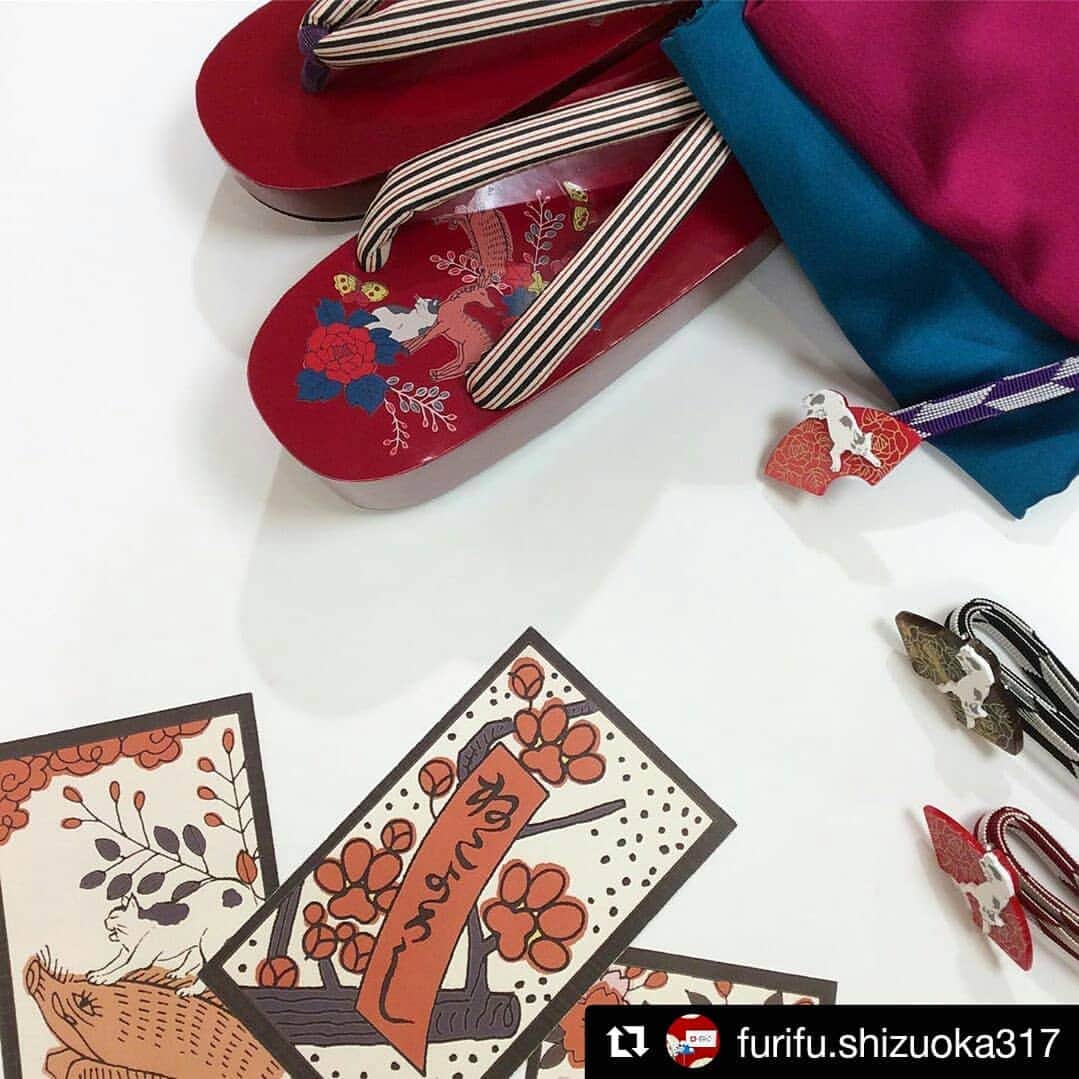 ふりふさんのインスタグラム写真 - (ふりふInstagram)「. 【あじさい日和】 着物好きさんも、猫好きさんも必見の4日間。 特別な一品に出逢うはず。  #Repost @furifu.shizuoka317 (@get_repost) ・・・ ふりふ静岡店では本日より4日間、着物イベント『あじさい日和』を開催しております。 ・ ふりふの他に撫松庵、紫織庵、丸紅の限定商品が数多く店頭に並ぶ特別な4日間です。 ・ 目玉商品は、撫松庵の猫花札シリーズです。 着物、一重太鼓袋帯、下駄、帯留めなど、様々なアイテムが揃っております。 ・ ぜひ店頭にてご覧下さいませ♪ ・  #ふりふ #静岡 #ふりふ静岡店 #kimono  #ふりふの着物 #振袖 #成人式 #振袖コーディネート#振袖ヘア #成人式2020 #成人式2021 #小紋 #袋帯 #帯留め #草履 #着物コーディネート #着物女子 #静岡PARCO @parco_shizuoka_official #撫松庵 #猫花札 #猫柄着物 #猫好き」5月16日 12時40分 - furifufurifu