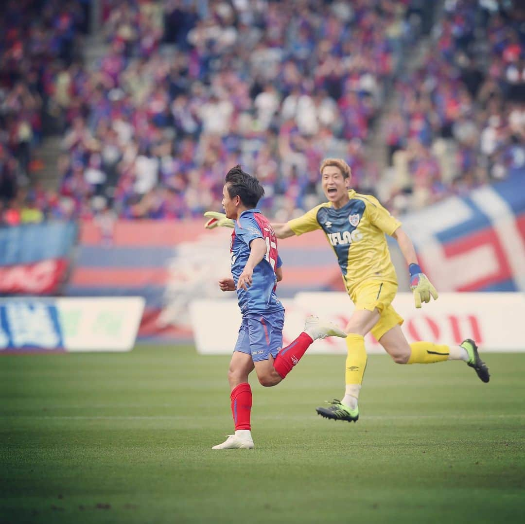 FC東京オフィシャルグッズさんのインスタグラム写真 - (FC東京オフィシャルグッズInstagram)「🏃‍♀️ vs #ジュビロ磐田 ゴール後の建英を捕まえろ。 @takefusa.kubo  @fctokyoofficial  #久保建英  #FC東京 #fctokyo #tokyo」5月16日 12時51分 - fctokyoofficial