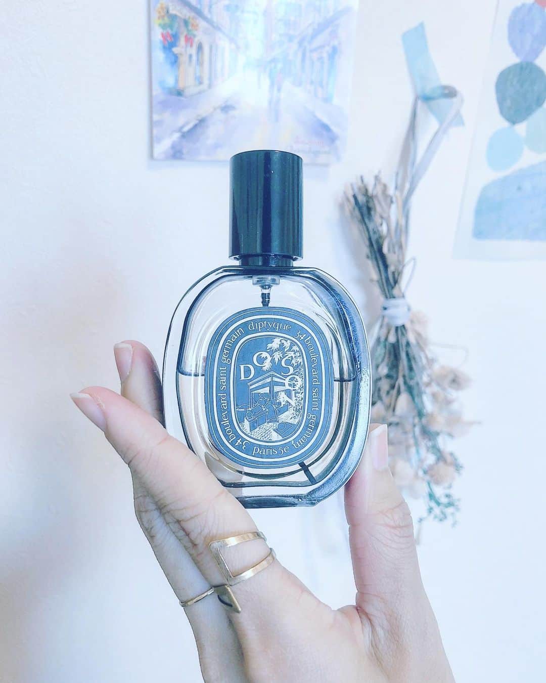 木村仁美さんのインスタグラム写真 - (木村仁美Instagram)「The scent you gave me.  香りは私を守ってくれるような気がする。  包まれている  #今日の青い  #diptique #doson #blue #room #perfume」5月16日 13時03分 - chami_cat