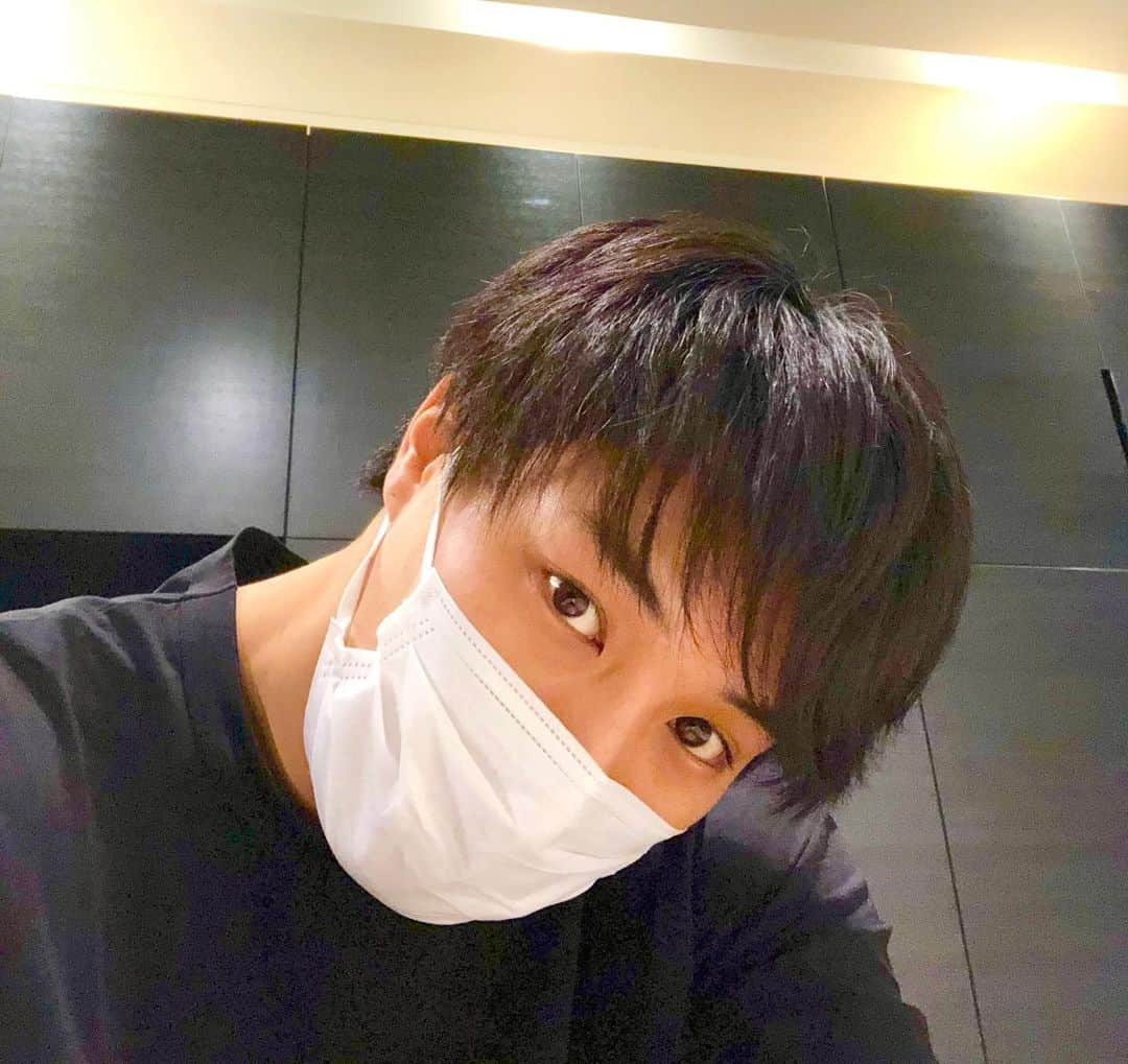 鈴木伸之さんのインスタグラム写真 - (鈴木伸之Instagram)「Day off. I’m studying English✏️ Have a good day ‼︎ 😷❌」5月16日 13時09分 - nobuyuki_suzuki_official