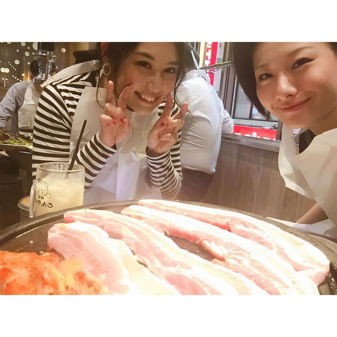 岩村菜々美さんのインスタグラム写真 - (岩村菜々美Instagram)「サムギョプサルぅぅぅぅぅ こないだ久しぶりに あきなとご飯行ったよー♡ #ボーリング 行って、対決したら 1回戦はあきなの勝ち 2回戦は私の勝ち 2戦の合計ではまさかの1点差！！ すんごいどっこいどっこいの試合の末、勝利しました。笑 これがお姉さんの意地だ!!笑 (そんなんないけどw) 次は何で対決しよかなー♪ #サムギョプサル #ボーリング対決 #どっこいどっこい #どっこいどっこいどっこいしょ #サーティワンアイスクリーム」5月16日 13時15分 - nanami1120