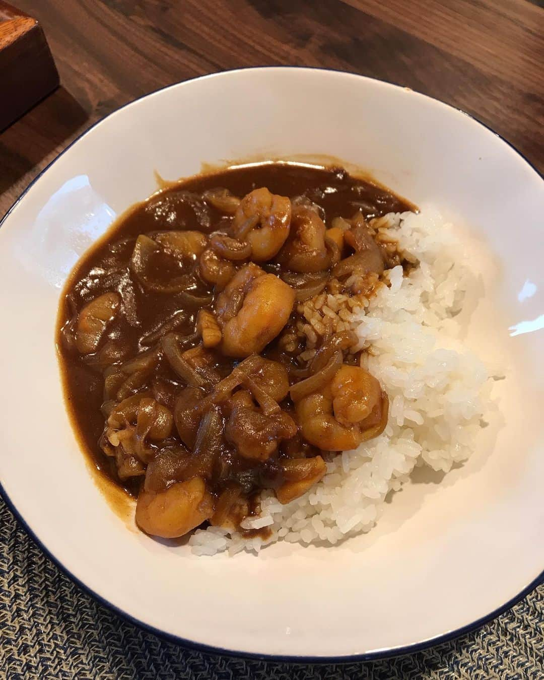 潮田玲子さんのインスタグラム写真 - (潮田玲子Instagram)「シーフドカレー🍛 めちゃうまやん😍🙌🙌🙌 意外と作ることなかったかも！  #我が家の男どもの #リクエストにお応えして #カレーの日 #初のシーフードカレー作り #チビ達のはりんご入れて甘口 #豚と野菜のカレー #2日目はさらにうまい #玲子飯」5月16日 13時39分 - reikoshiota_official