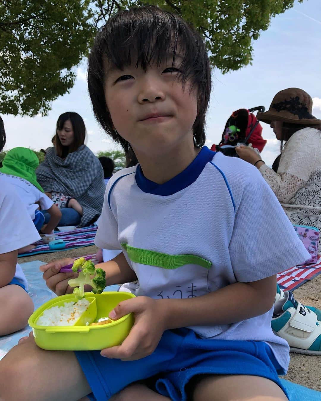 渡辺沙亜里さんのインスタグラム写真 - (渡辺沙亜里Instagram)「今日は親子遠足☀️ 倒れそうな暑さの中2時間近く遊びました〜。 風邪ひきませんように…」5月16日 13時45分 - saari_watanabe