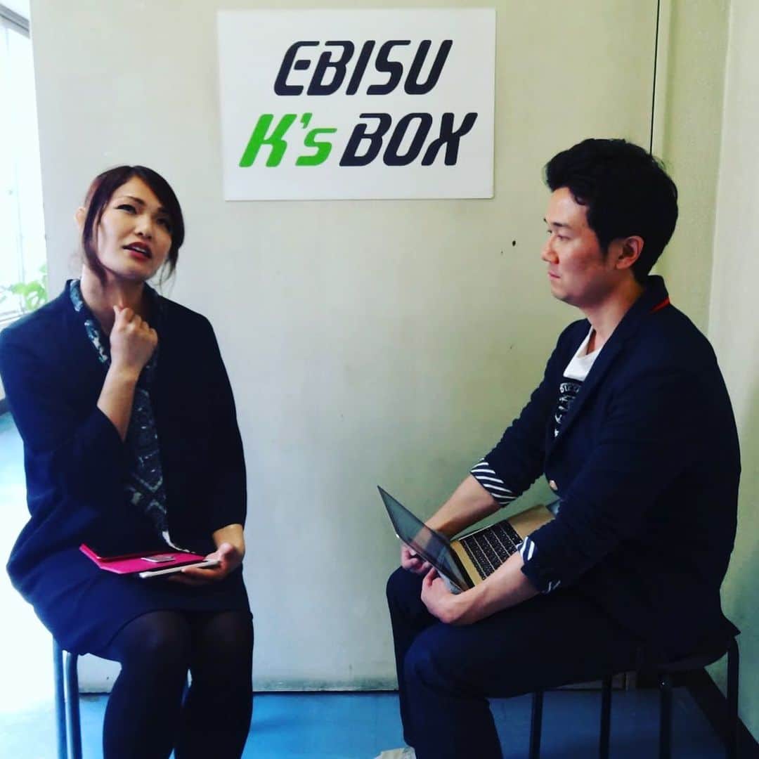 木村悠さんのインスタグラム写真 - (木村悠Instagram)「#恵比寿 にある  #ksbox  ボクシングジムで、世界戦を控える #吉田実代 選手のインタビューをしてきました！ 吉田さんは、#シングルマザー ボクサーとして子育てしながらの環境でボクサーとして活躍してます！  とっても魅力的な選手なので、いい記事を書いて皆さんに知ってもらいたいたいですね！ #Yahooニュース で公開しますのでお楽しみに！ ありがとうございました！  #ボクシング #boxing #トレーニング  #ボクサー  #世界チャンピオン #champion  #チャンピオン #木村悠 #二刀流 #boxer  #子育て #女子ボクシング  #拳闘女子」5月16日 14時02分 - kimura.yu