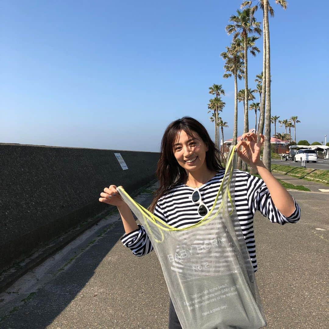 東原亜希さんのインスタグラム写真 - (東原亜希Instagram)「昨日までのTシャツご予約、たーくさん頂き本当に本当にありがとうございました!!!!! . 来週からは日焼け止め&ソープのキャンペーンが始まります☀️新しいこちらのメッシュバッグがノベルティ♡メッシュなのでプールも砂場も何処へでも♡イエローのパイピングがかわいい♡こちらはすぐお届けになります^ ^ . ラッシュも予定より早く進行できていて、お届けまでもうすこし🤩楽しみにしていてください♡」5月16日 14時16分 - akihigashihara