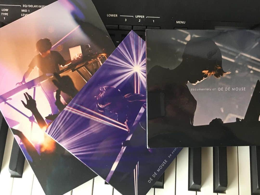 DE DE MOUSEさんのインスタグラム写真 - (DE DE MOUSEInstagram)「I got My live CD & DVD ✨✨ Campfireをご支援いただいた皆様、ついに完成しました‼️ ホントにいいものができたので、お楽しみに〜❤️ 遅れに遅れて、ホントに申し訳ありません💦 スタッフ共々お詫びいたします🙇‍♂️🙇‍♂️🙇‍♂️🙇‍♂️ #dédémouse #dedemouse #デデマウス #電電鼠」5月16日 14時24分 - dedemouse99