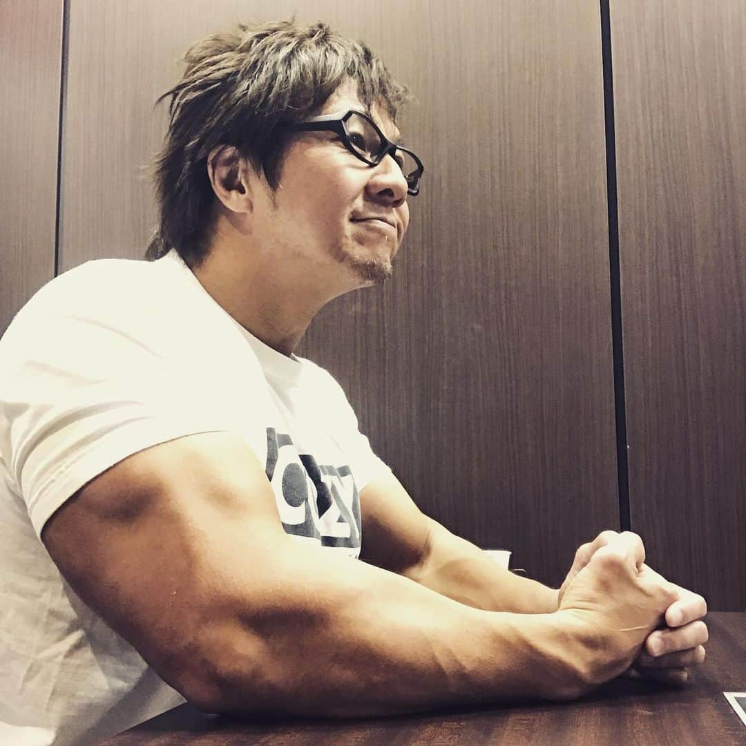 小島聡さんのインスタグラム写真 - (小島聡Instagram)「道場で汗を流した後、事務所へ。  とある打ち合わせと、とある取材。  人と接したり、人と話すのは大好き。  良いイベントになるといいなぁ。  #小島聡  #新日本プロレス」5月16日 14時24分 - cozy_lariat