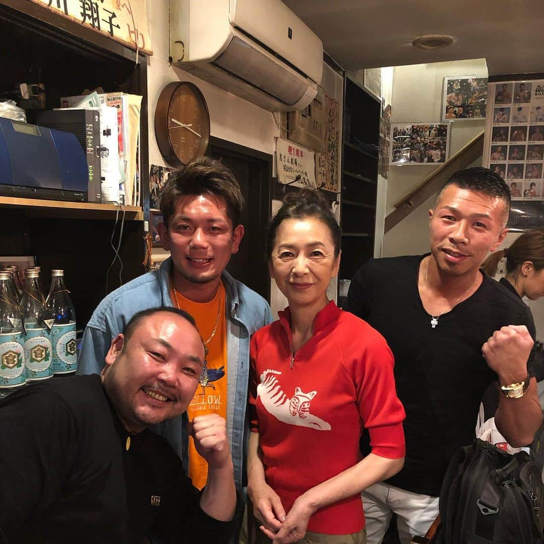 内山高志さんのインスタグラム写真 - (内山高志Instagram)「ダウンタウンなう本音でハシゴ酒  毎週行きつけの店  忠さん劇場で収録ありました^_^  まさかの荏原中延、忠さん劇場でビックリ‼️ 皇治と飲んでる時偶然居合わせたので、ちょっとだけ出るかも知れません^_^  良かったら観てください^_^  明日17日、金曜日 夜 21時55分から  松本さん、大胸筋デカかったな😲  #荏原中延 #忠さん劇場 #ダウンタウンなう  #本音でハシゴ酒 #松本人志 さん #浜田雅功 さん #坂上忍 さん #高橋恵子 さん #皇治 #美味くて安い店 #劇マズはジョーダンだよ #スタッフいい人」5月16日 14時30分 - takashikod