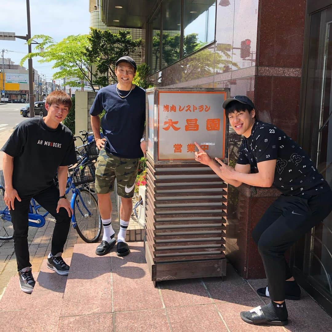 藤高宗一郎さんのインスタグラム写真 - (藤高宗一郎Instagram)「合宿の帰りに大祐さん、ヤスと秋田市にある大昌園さんへ行ってきました！ 美味しいお肉をたらふく食べさせてもらい大満足です🤤 またお邪魔します！！ ご馳走様でした(^^) #秋田 #焼肉 #大昌園 #3150 #3x3basketball」5月16日 14時44分 - ssou3