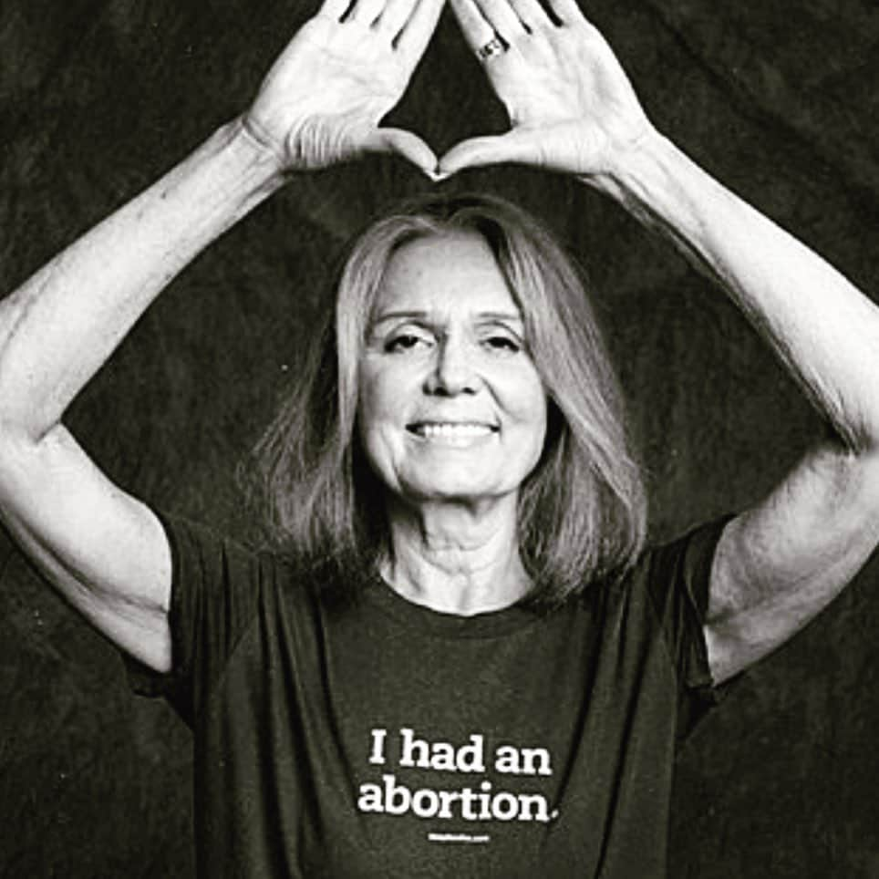 アマンダ・デ・カディネットさんのインスタグラム写真 - (アマンダ・デ・カディネットInstagram)「When I was writing my book #ItsMessy I was told by my agent to remove my abortion story as it would put some buyers off . But I had read Gloria’s dedication at the beginning of her book “On the Road “ to the Dr who had given her an abortion as a young woman , & that gave me permission to share my own experience . I did not remove my story about having an abortion and have since had the honor of hearing from many , many women who have also made the choice to end a pregnancy . I cannot imagine how different my life would’ve been had I not had the choice . I was a mother age 19 to @atlantabean and again to Ella and Silvan age 34 . I’ve been a mother most my adult life and that choice should never be forced upon anyone due to lack of options.」5月16日 14時48分 - amandadecadenet