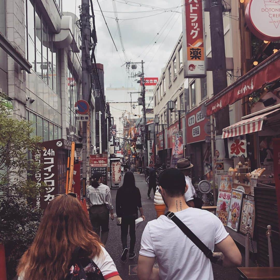 リンジー・ピアースさんのインスタグラム写真 - (リンジー・ピアースInstagram)「I have not seen this boy for three years! And wow what a time the three years have been for us. I happened to be in Osaka (where he currently lives) on his day off. @jordon.lee.33 you are amazing, you are a star and I can’t wait to see you in New York. 💛💃🏻 #dontyouforgetaboutme 😂🌻🌟」5月16日 14時58分 - lindsayheatherpearce