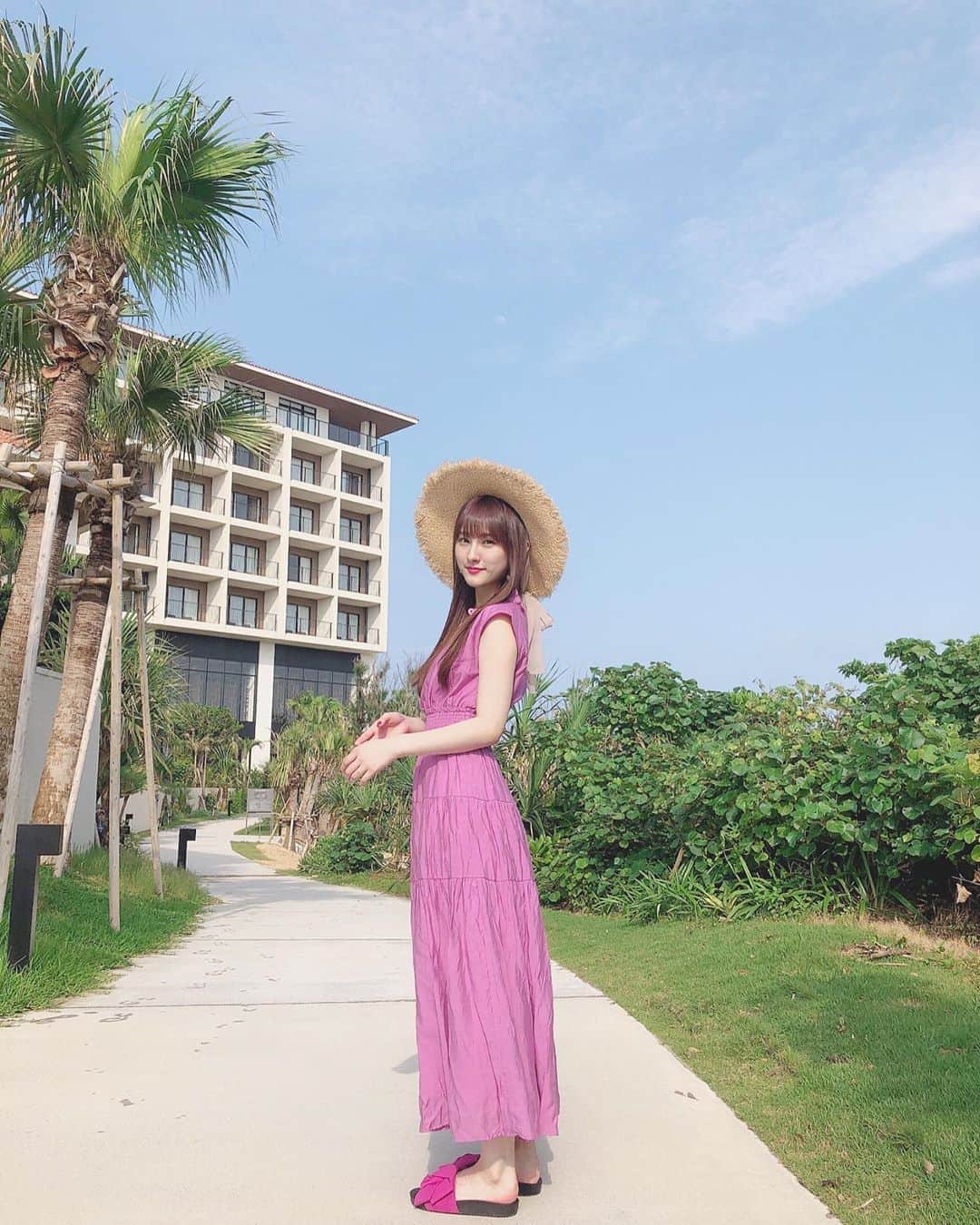 のインスタグラム：「⠀ 実は、少しの間友達と沖縄に行ってました🌴♥️ 天気が安定しない時期だけど ちょうど晴れて最高だったー♥️ ⠀ 写真いっぱい投稿するから全部見てね🐥 #沖縄」